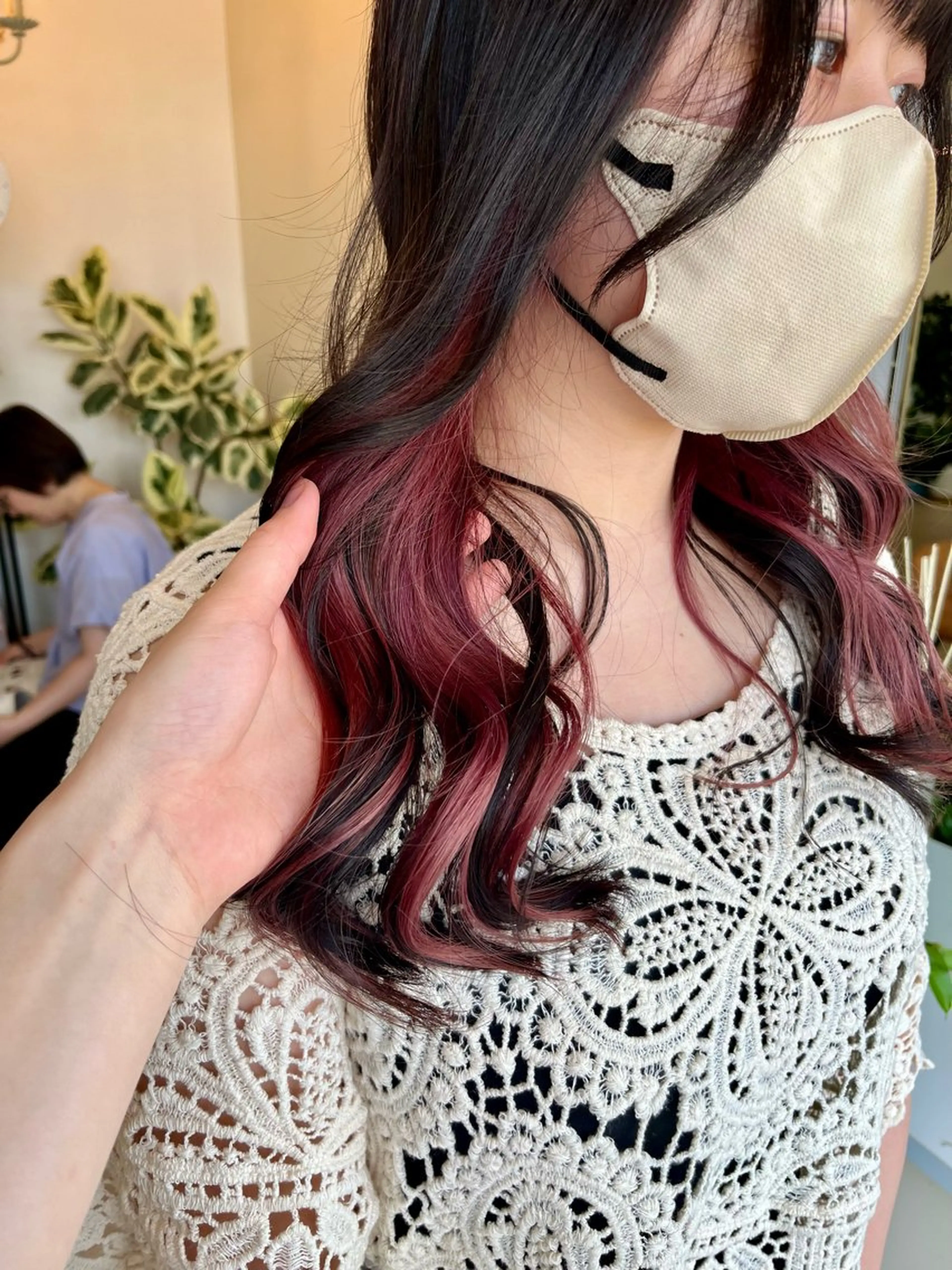 セミロング カラー ブリーチ インナーカラー こじま りおのヘアスタイル