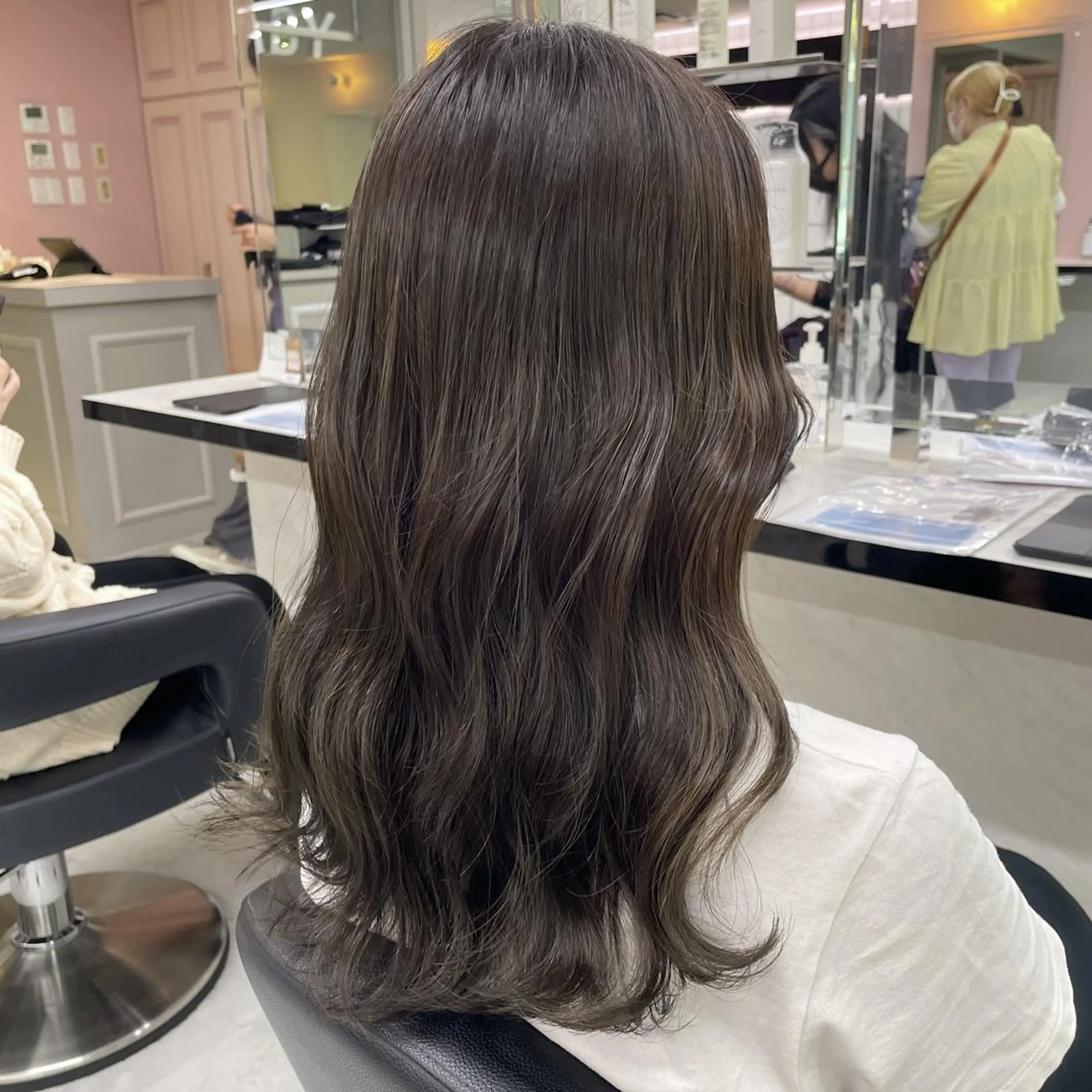 カラー 冬の透明感暗髪❄️ トレンドカラー❄️のヘアスタイル