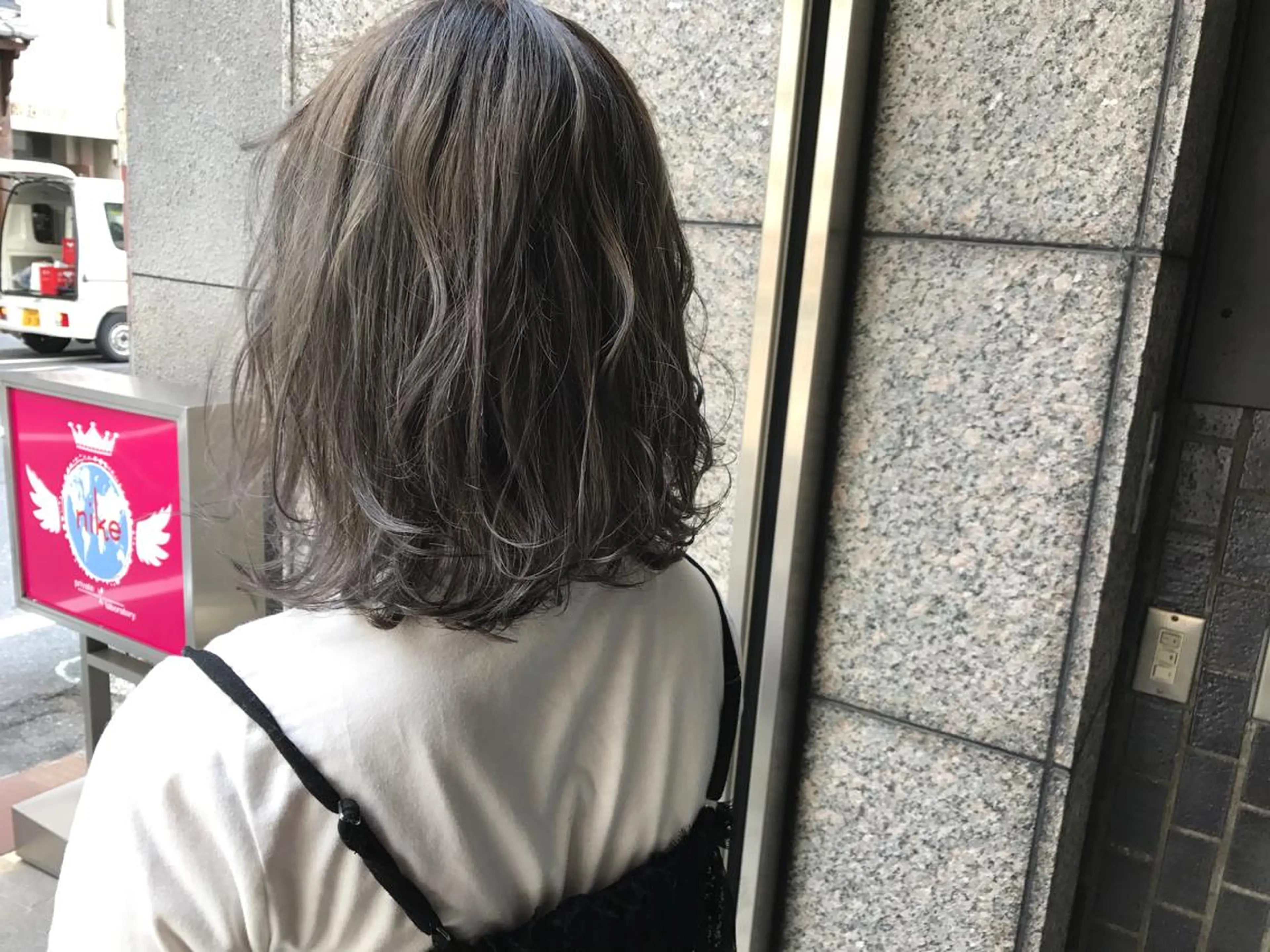 ミディアム カラー パーマ ヘアアレンジ アッシュ ハイライトカラー ハイライト nike所属・nike にけのヘアスタイル