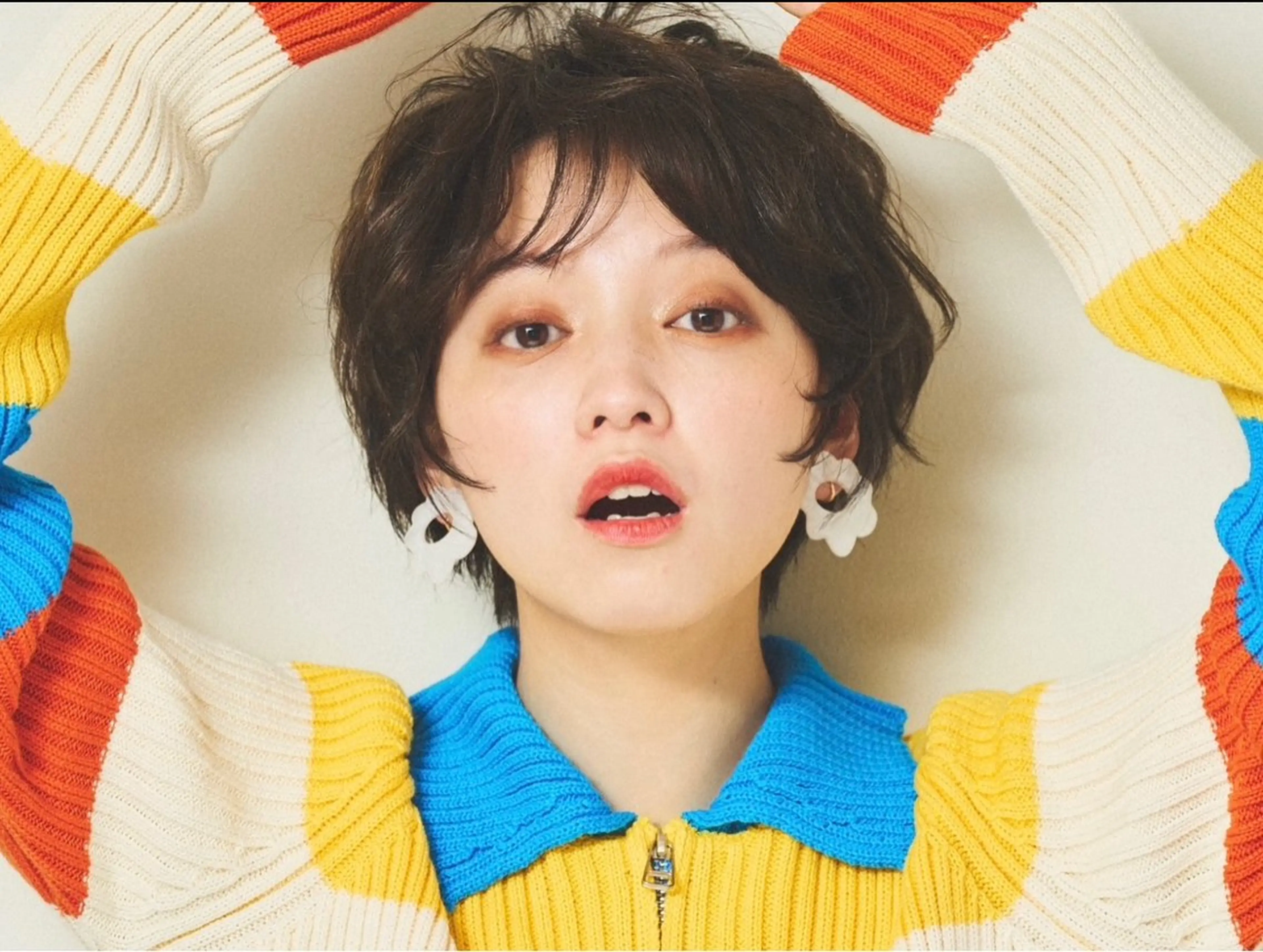 ショート ミルクティー× グレージュMOMOのヘアスタイル