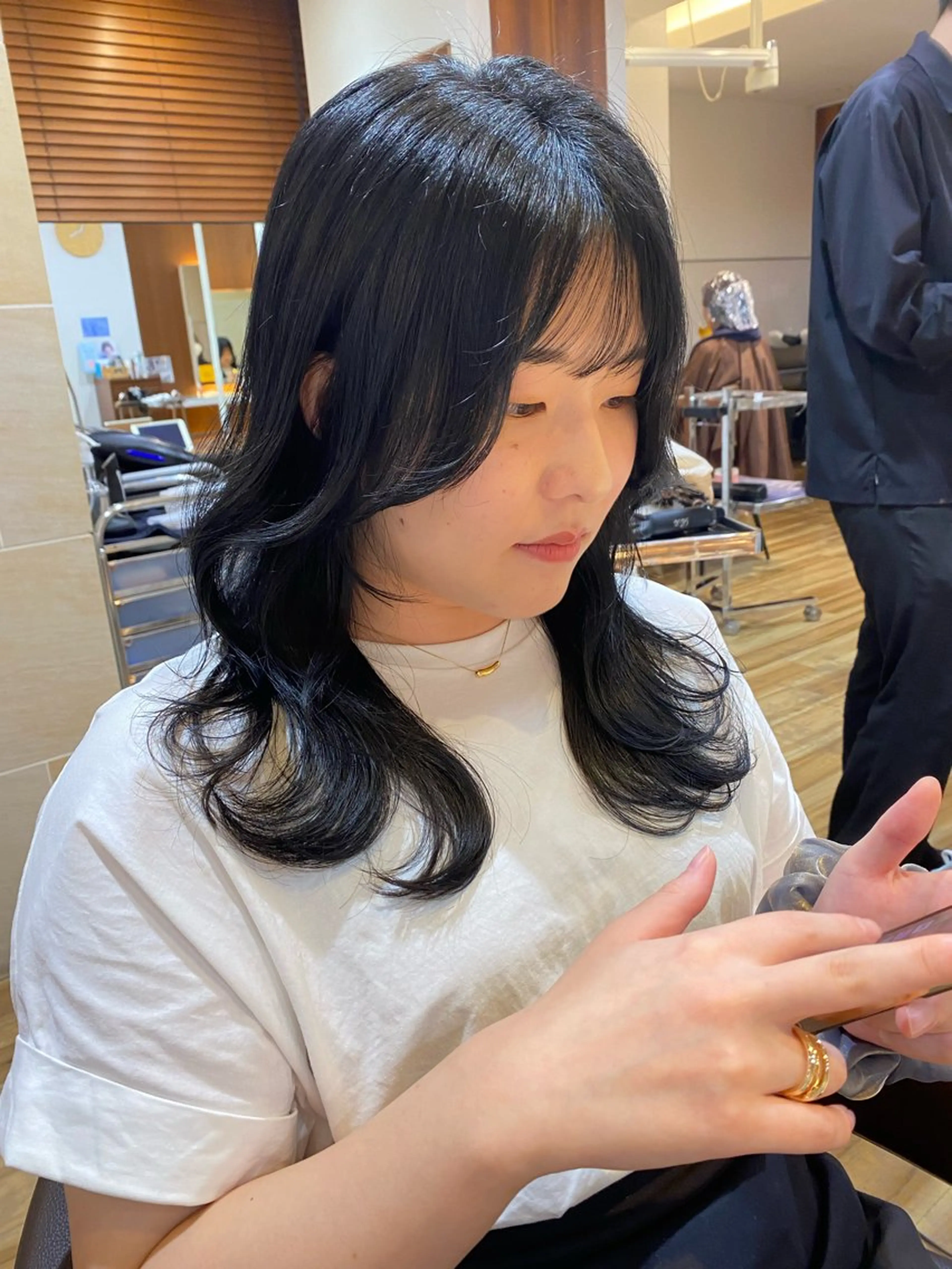 ロング カラー 黒髪 ブルーカラー ブルーブラック くびれヘア くびれレイヤー カット ヘアカラー トリートメント レイヤーカット /透明感/千葉怜寿のヘアスタイル