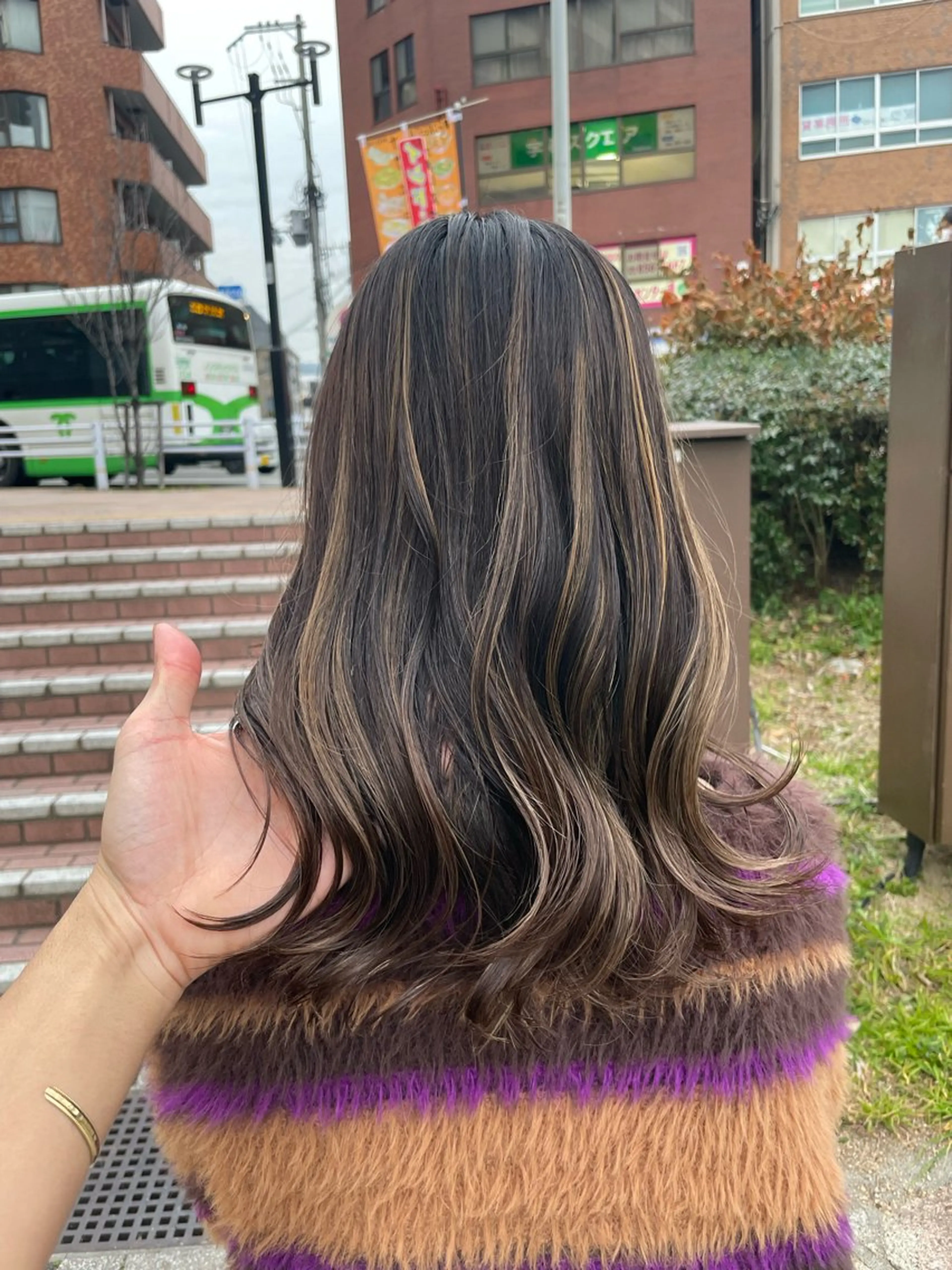 ミディアム カラー ハイライトカラー ハイライト アイジマヒロ vagueのヘアスタイル