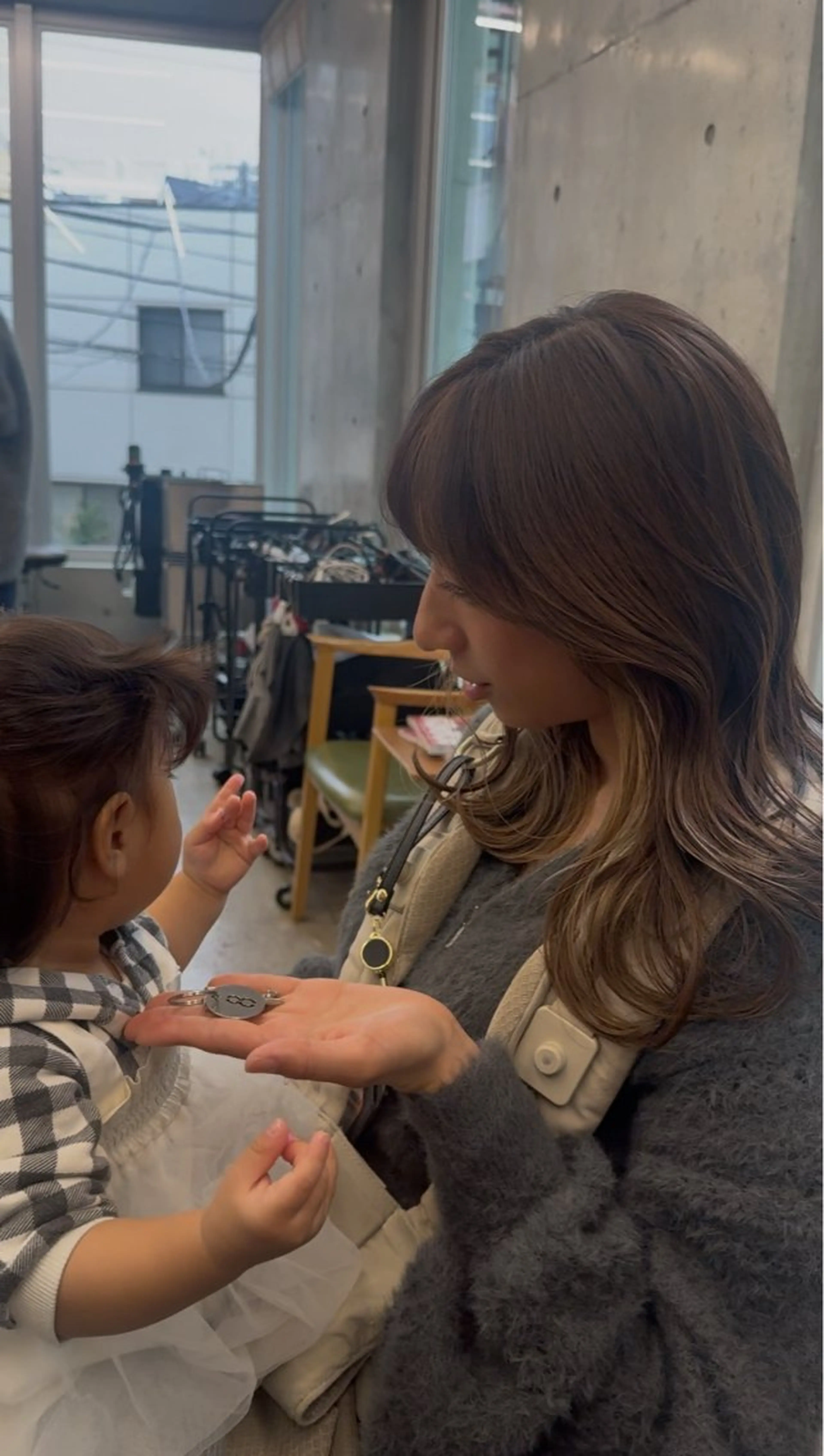 ロング カラー ロングレイヤー アッシュ ベージュカラー ブリーチ 透明感カラー カット ヘアカラー トリートメント 日本一丁寧なカット/ 小林輝🍀︎のヘアスタイル