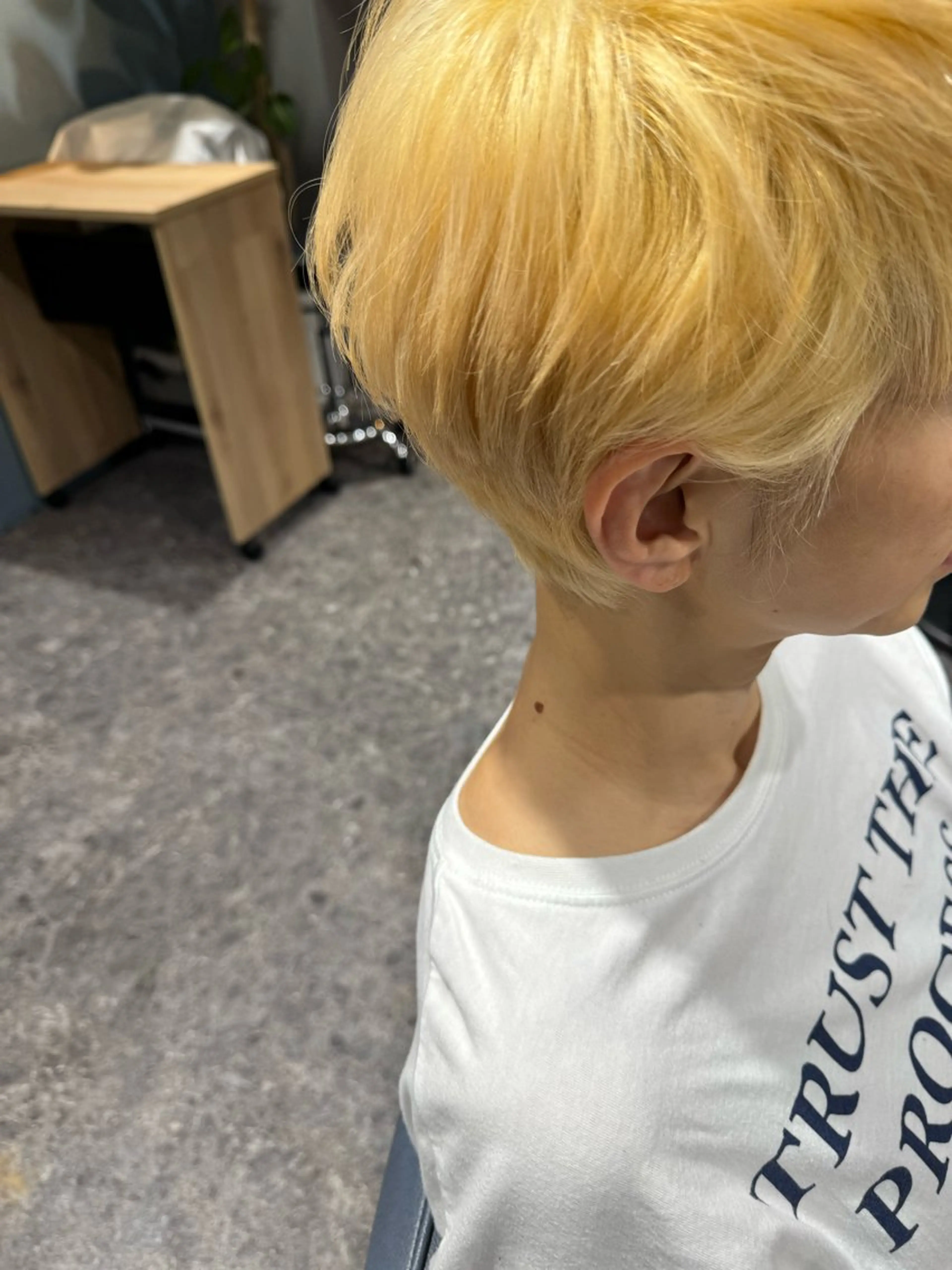 ショート カラー ブリーチ 抜きっぱなしブロンド ブロンド イルミナカラー 髪質改善 カット ヘアカラー トリートメント OAK 中目黒のヘアスタイル