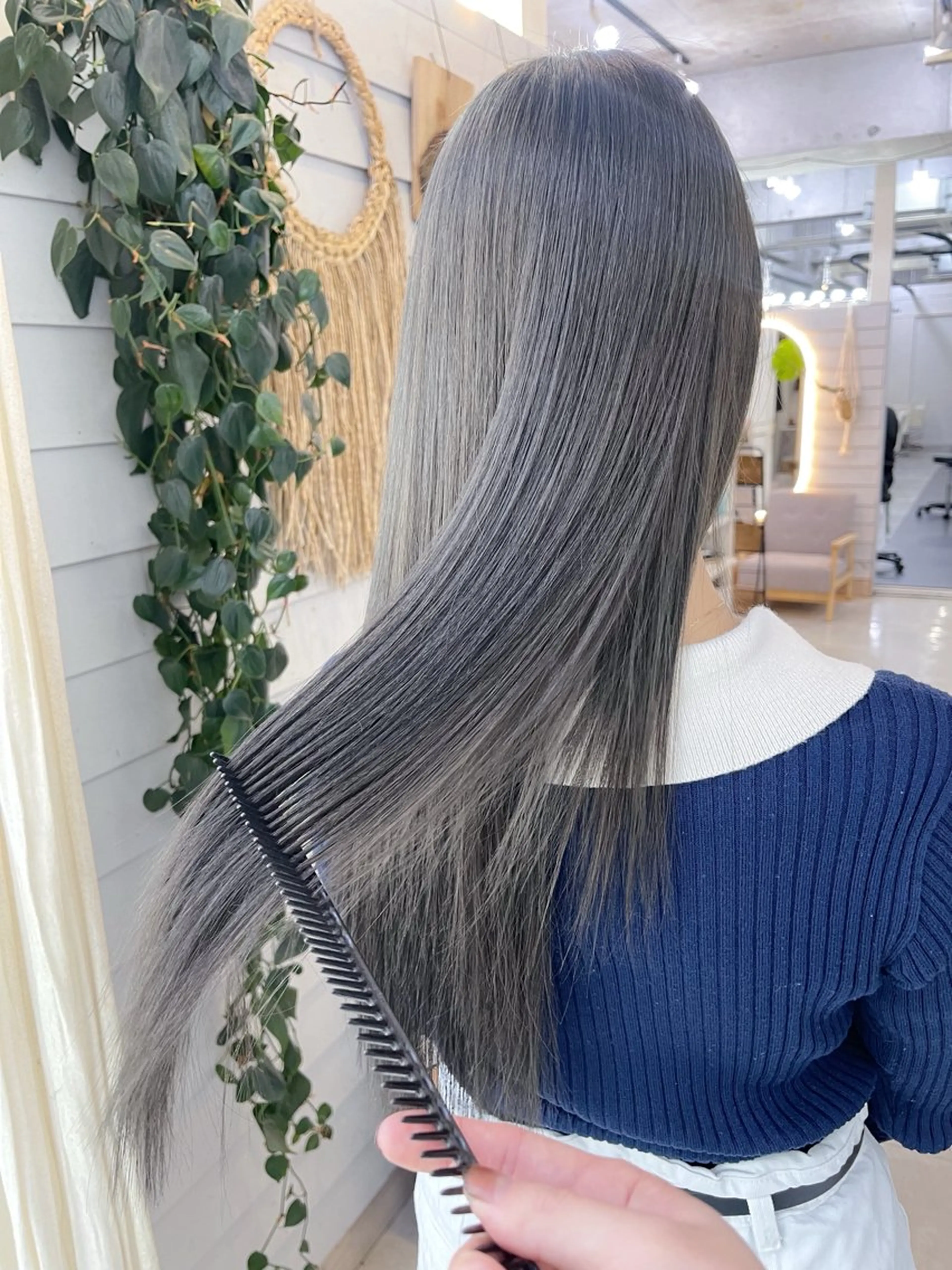 セミロング カラー ブリーチ ケアブリーチ グレージュ オリーブグレージュ オリーブグレー ヘアカラー トリートメント AiM 大名のヘアスタイル