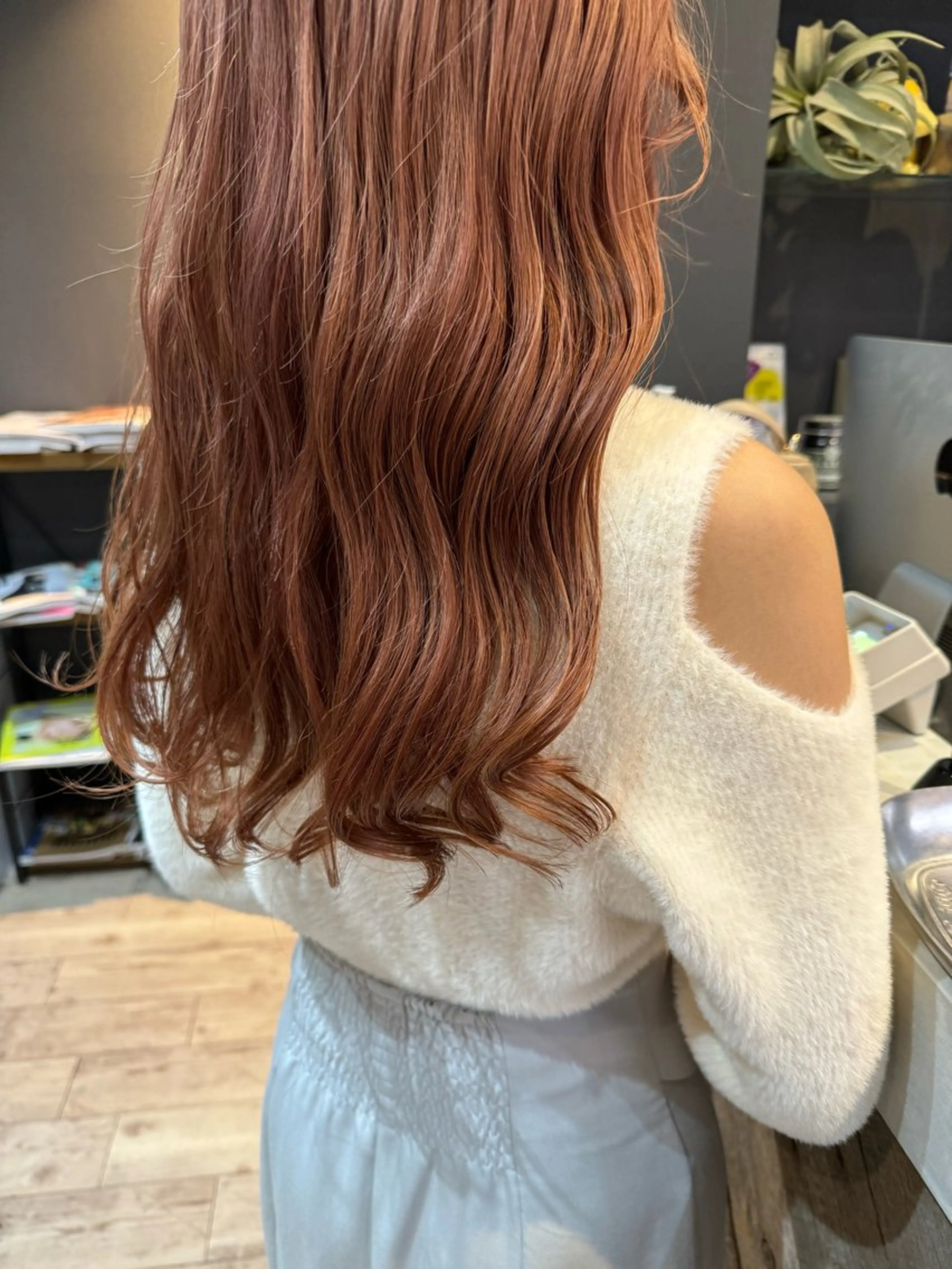 ロング カラー ベージュカラー ブリーチ ピンクカラー ピンクベージュ ワタナベ テルマサのヘアスタイル