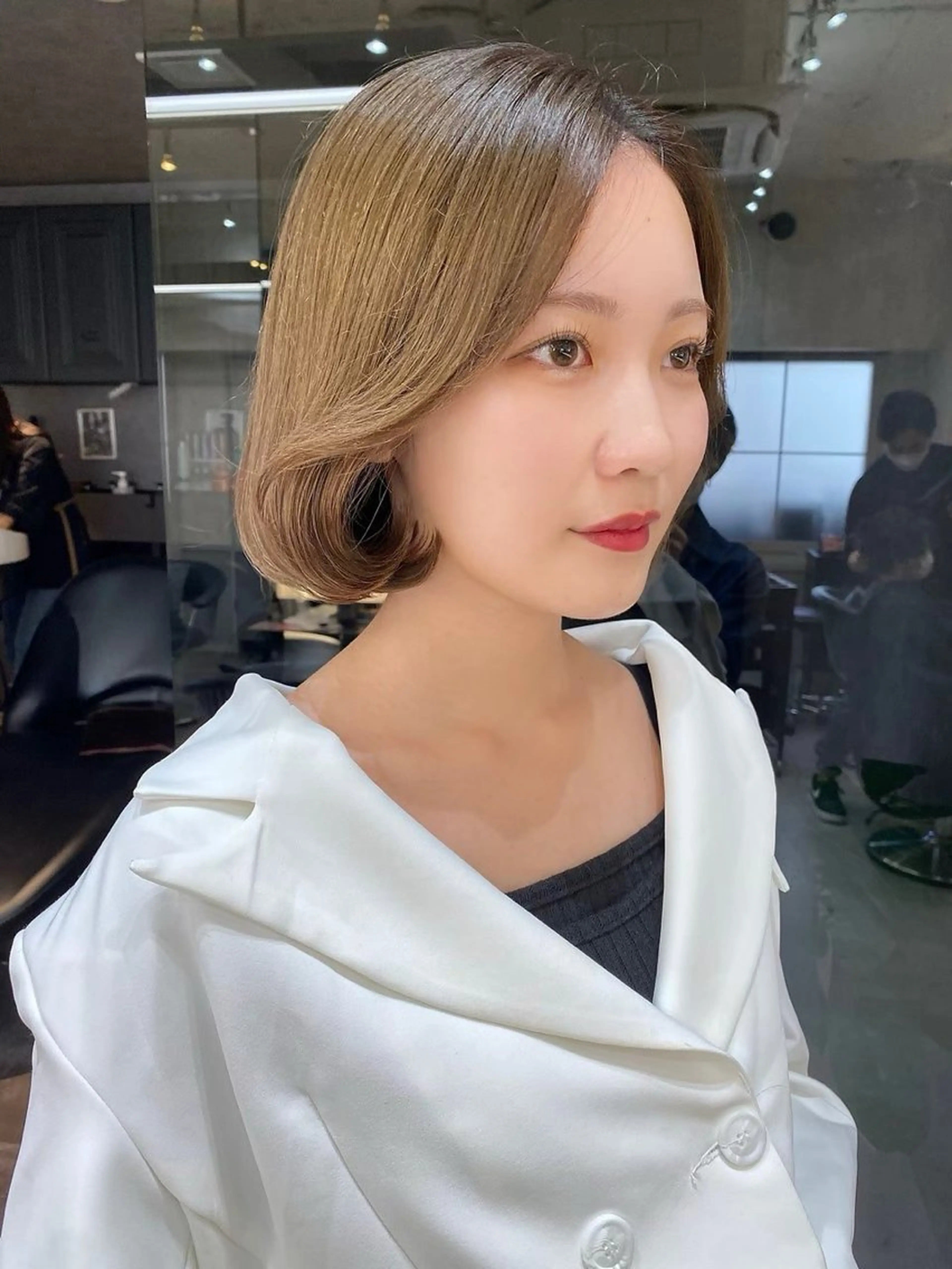 ミディアム カット ヘアカラー トリートメント Hello by Sea所属・レイヤー/艶髪/ボブ /くびれ/伊藤　勇司のヘアスタイル