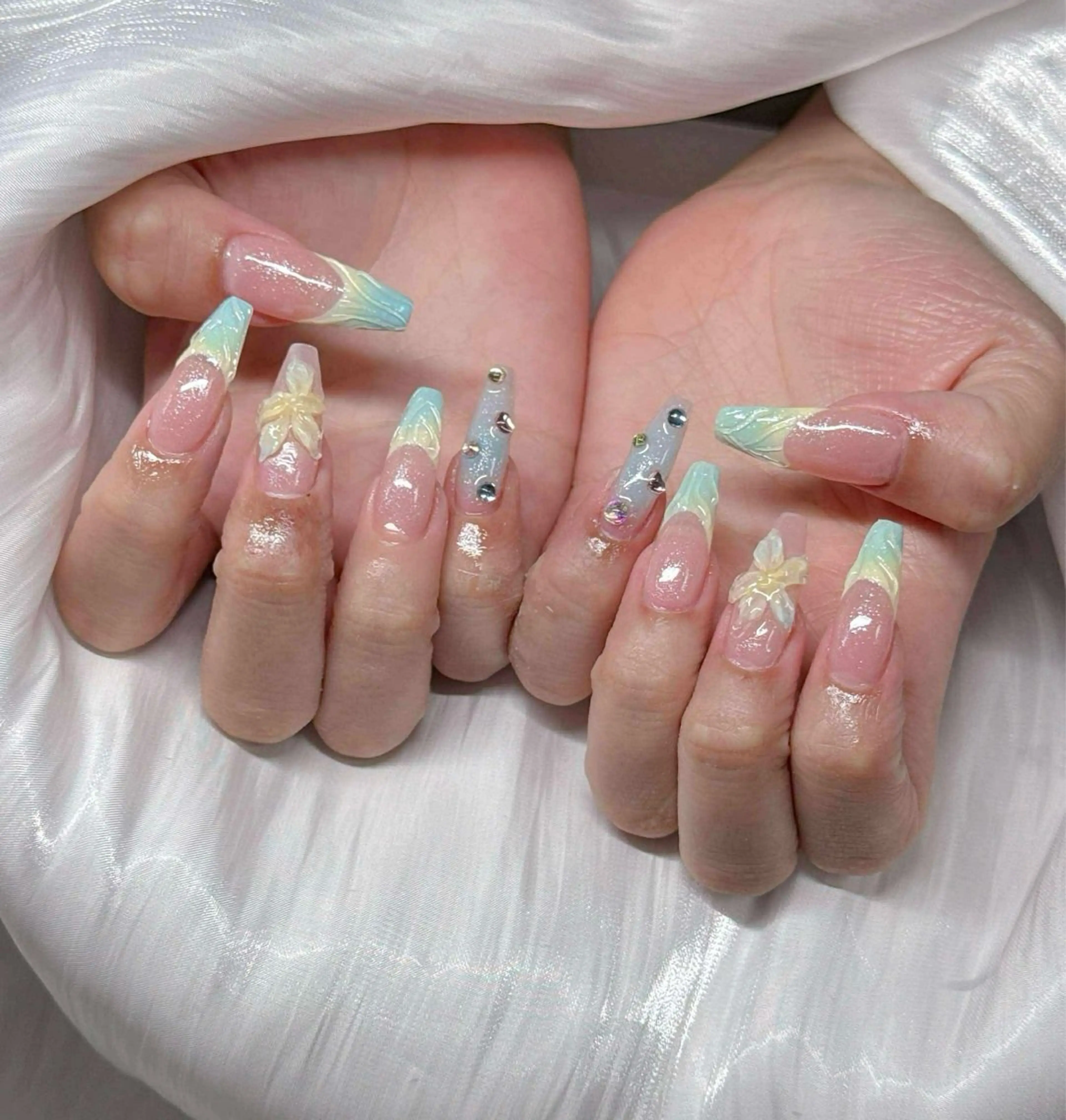 ネイル 長さ出し グラデーション 卒業式 キラキラネイル マグネットネイル ハンドネイル Lee Nailsのネイルデザイン
