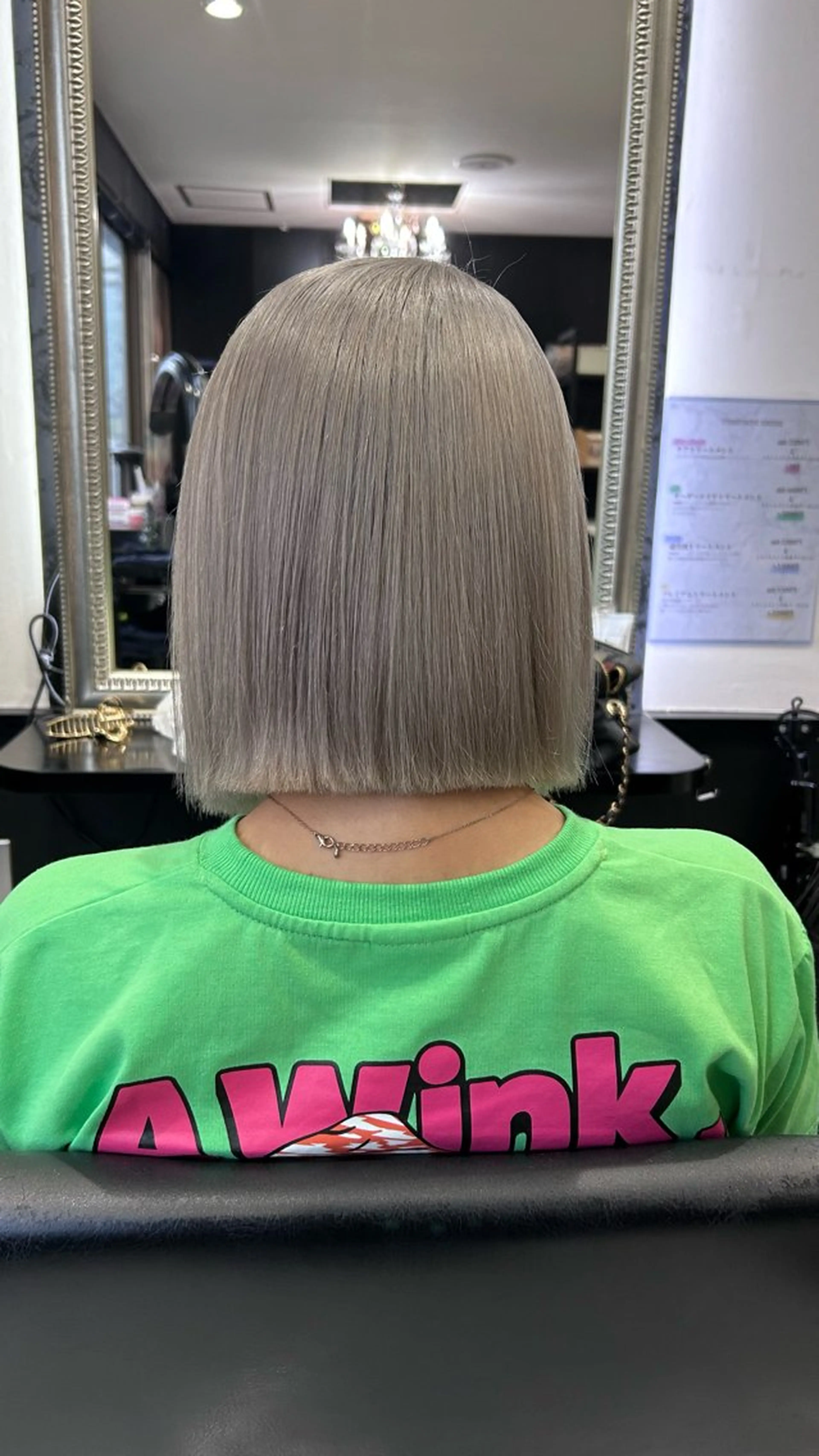 ショート カラー シルバー ヘアカラー 長田 麻友子のヘアスタイル