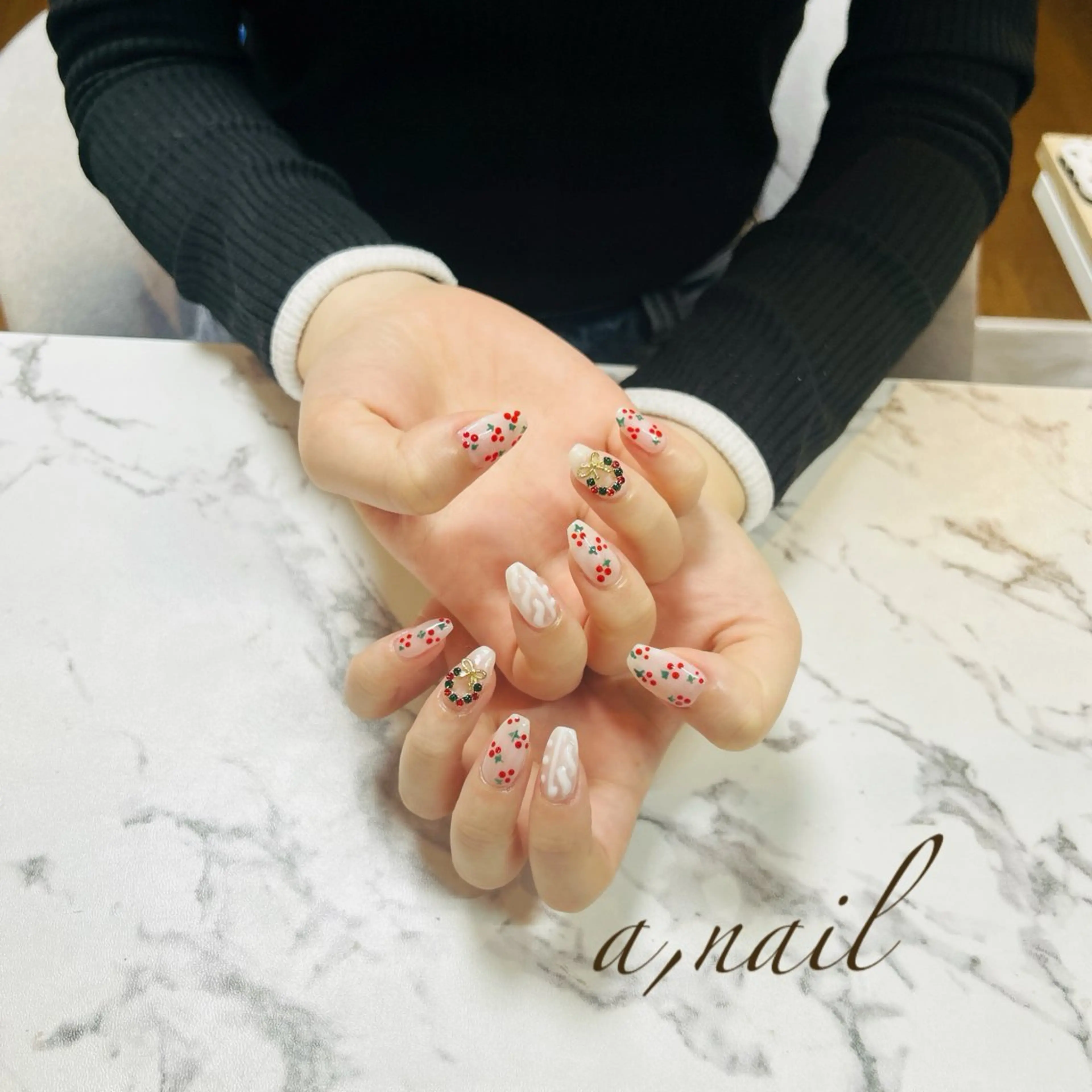 ネイル キラキラネイル シンプルネイル 冬ネイル クリスマス ハンドネイル ネイルサロン エーネイルのネイルデザイン