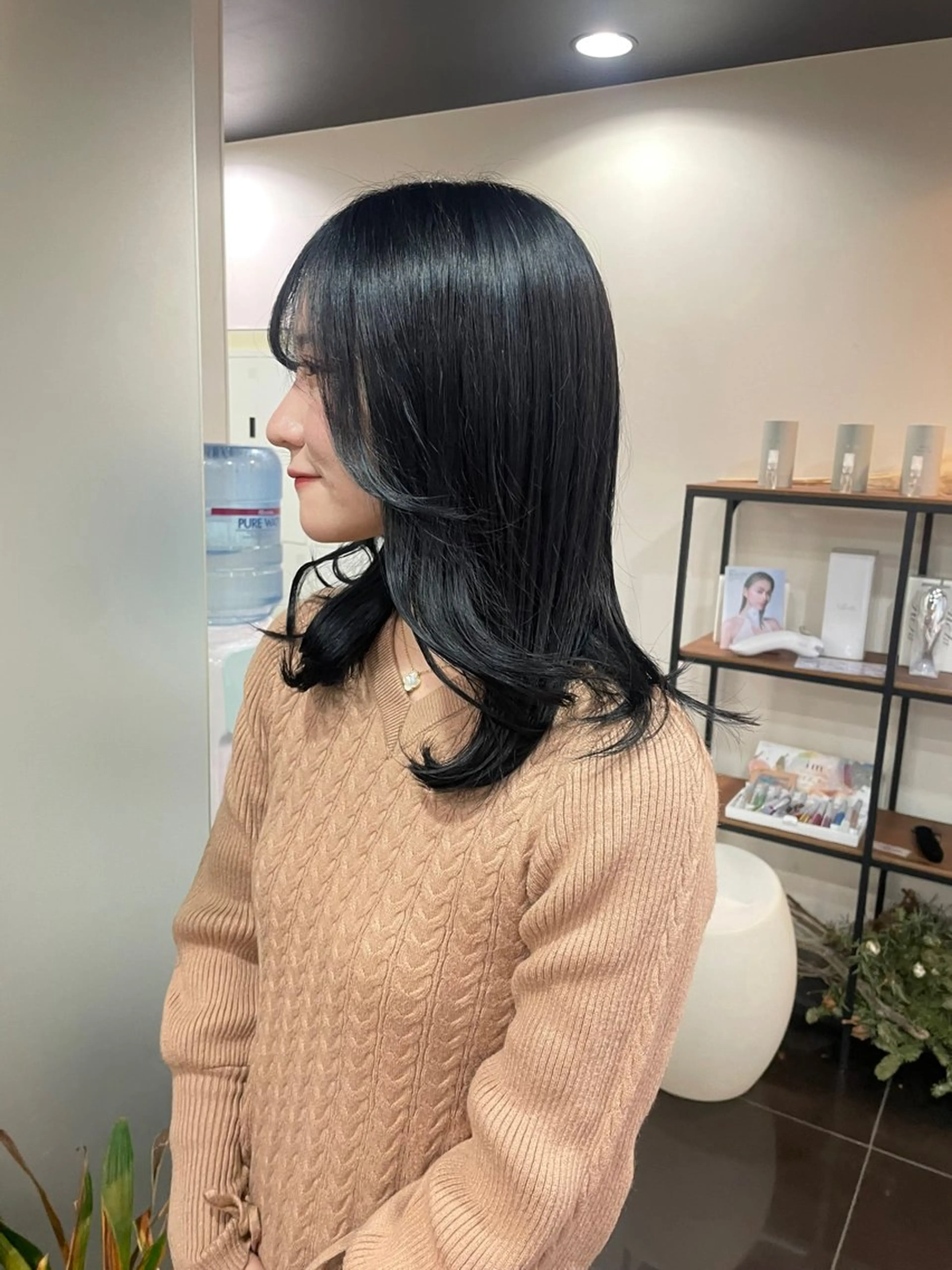 ミディアム カラー 黒髪 ブルーカラー ブルーブラック 韓国風カラー 韓国風ヘア ヘアカラー トリートメント ハイトーン/パーソナ ルカラー診断ユキノのヘアスタイル