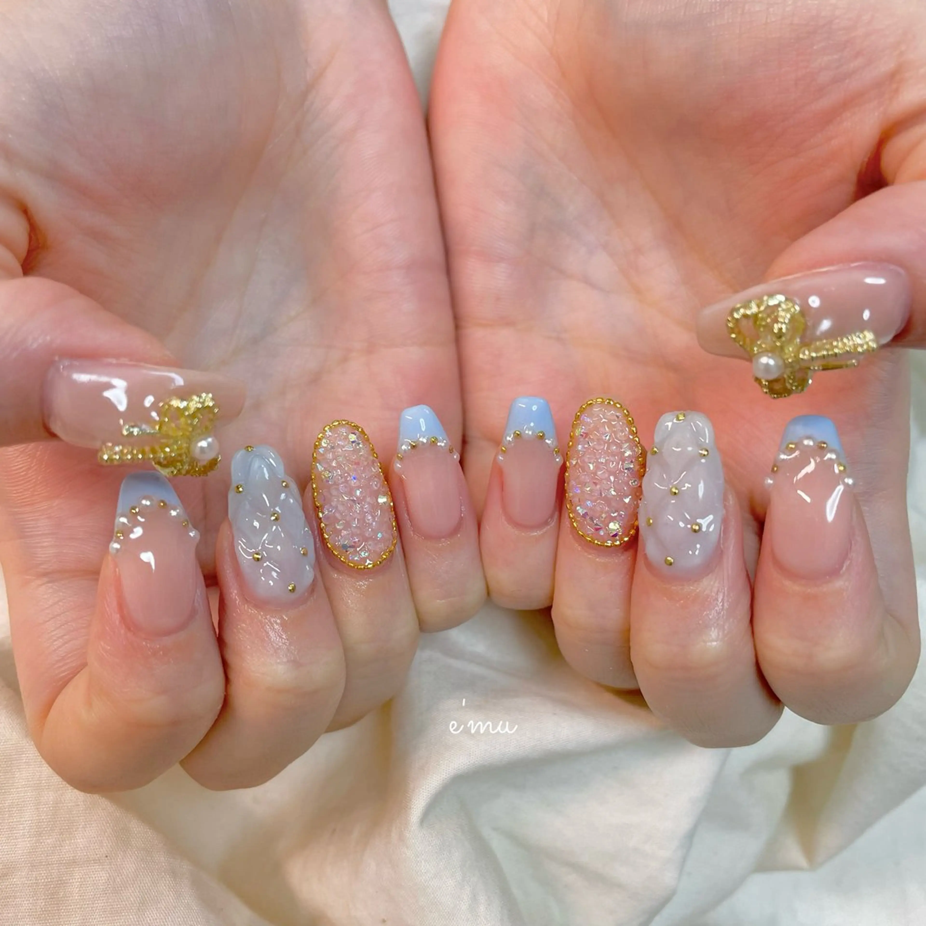 ネイル ブルー ガーリー ハンドネイル nail salon e'mu💐のネイルデザイン