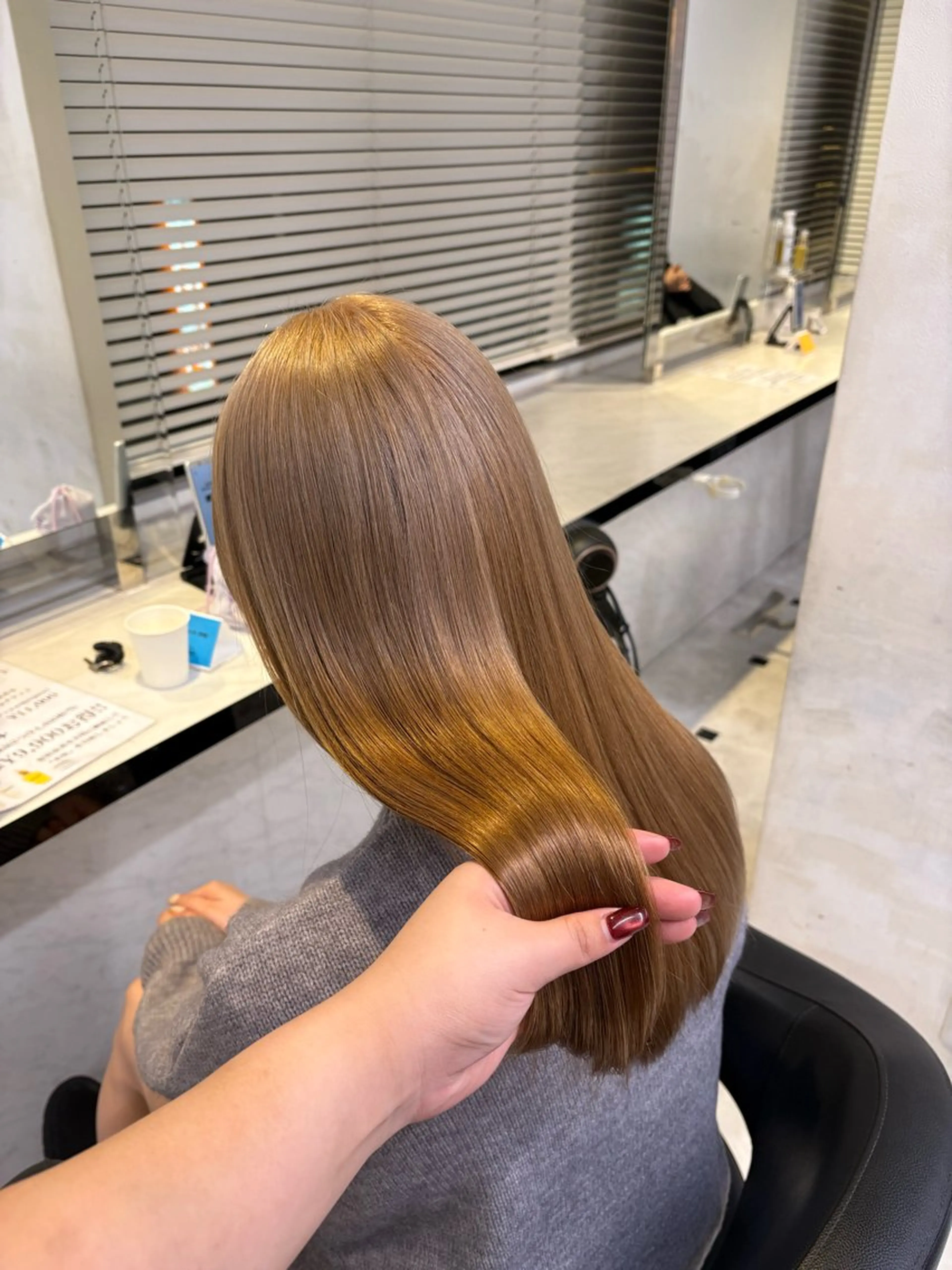 ロング カラー ヘアカラー トリートメント 透明感ベージュカラー ♡上野♡AIのヘアスタイル