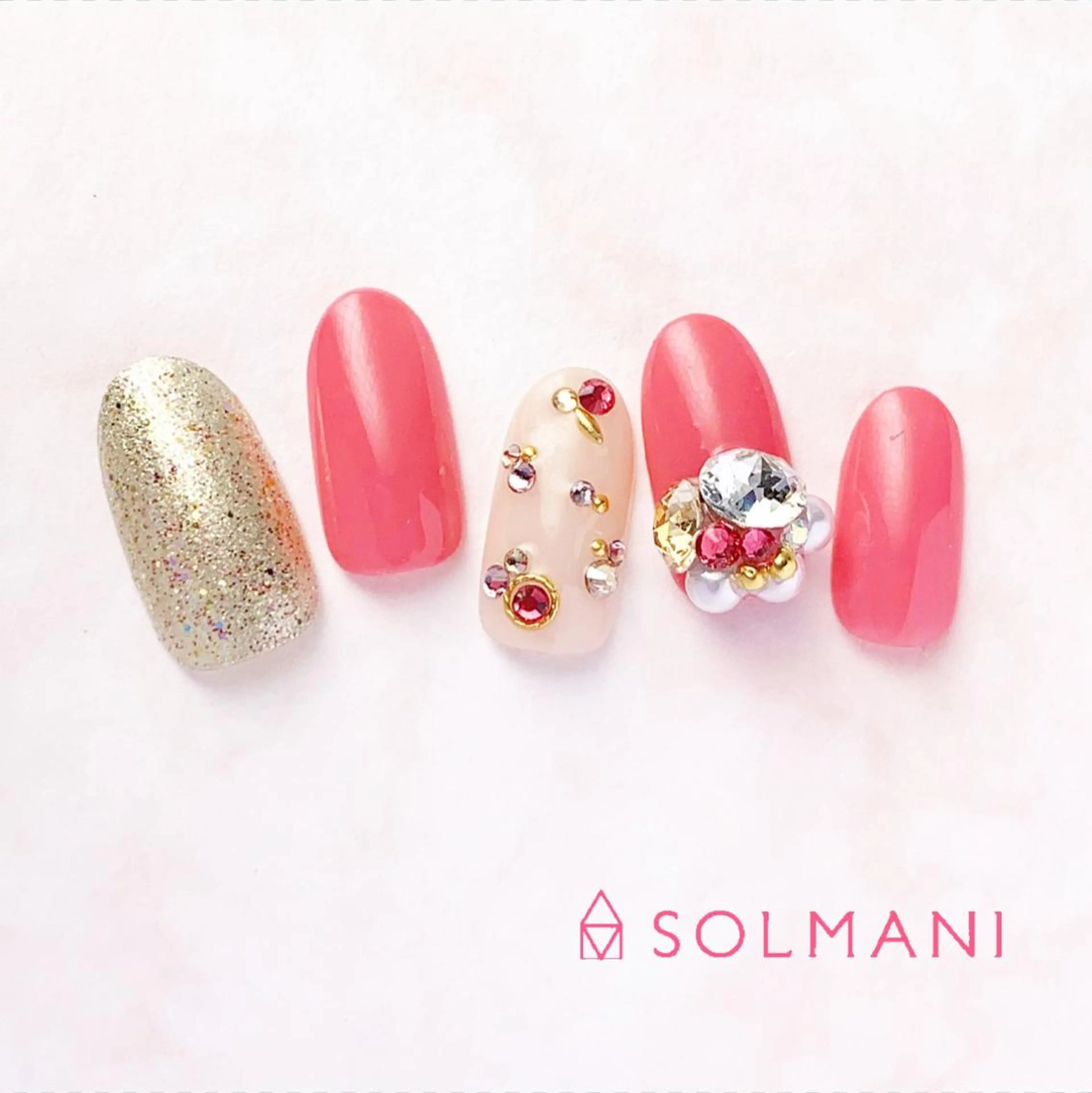 ネイル ゴージャス SOLMANI 予約担当のネイルデザイン