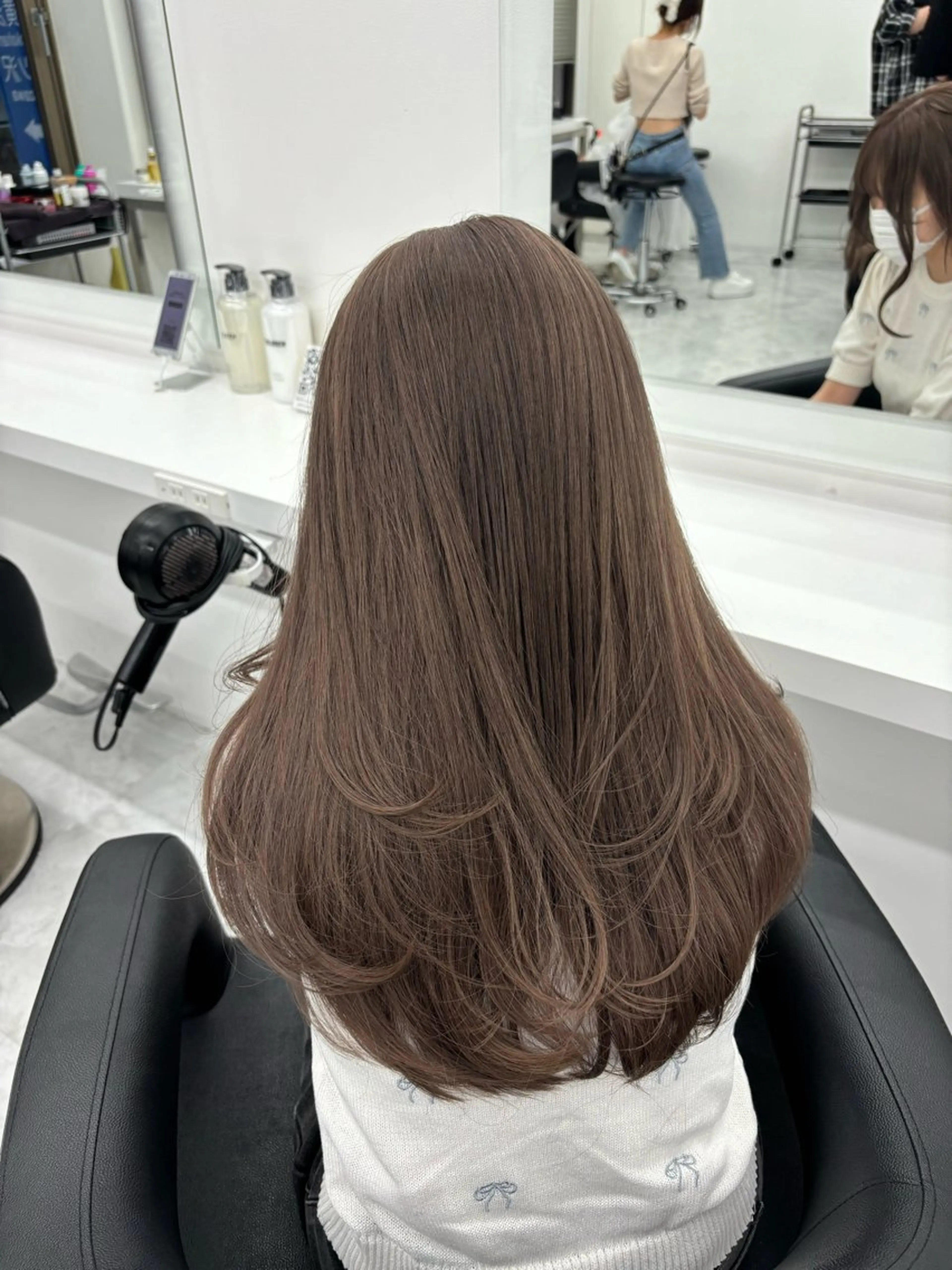 ロング カラー カット ヘアカラー トリートメント ヘッドスパ ヘアセット 韓国レイヤー ハッシュカットのヘアスタイル