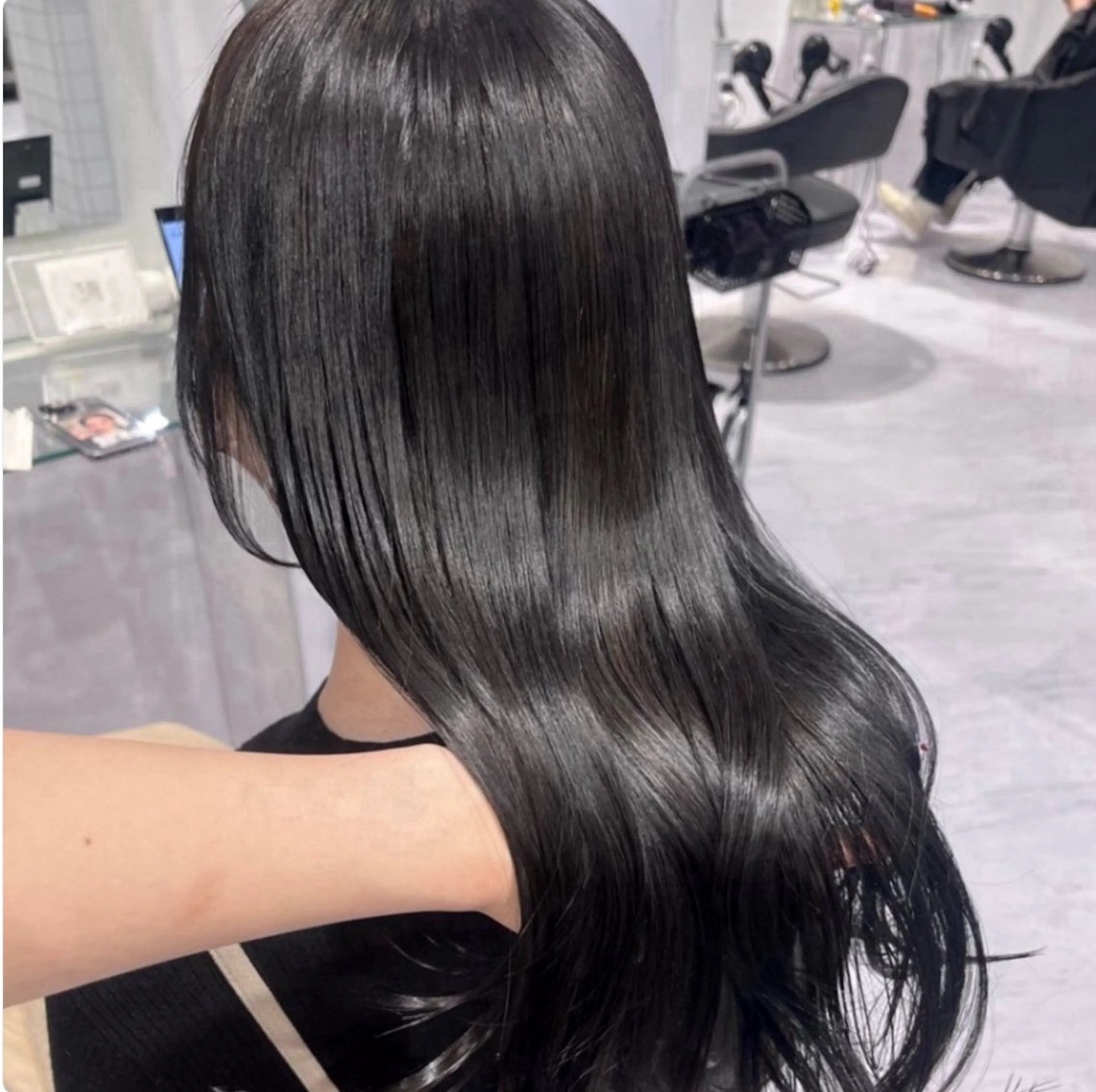 ロング カラー 🫧うる艶トレンド 🫧透明感カラーのヘアスタイル