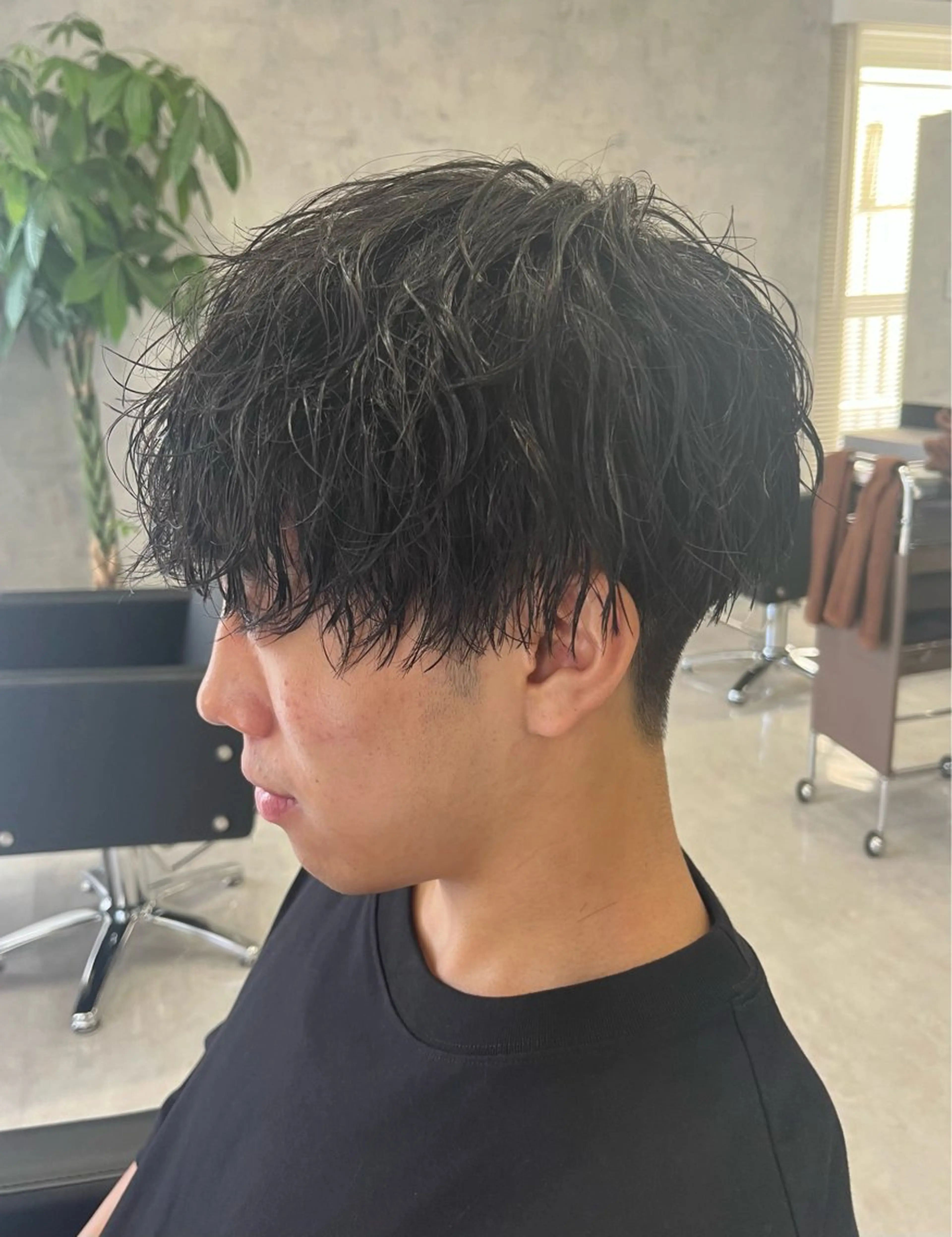 ショート パーマ メンズ 波巻きパーマ カット パーマ 【店長】メンズ職人 短髪　ハイトーン🔥のヘアスタイル