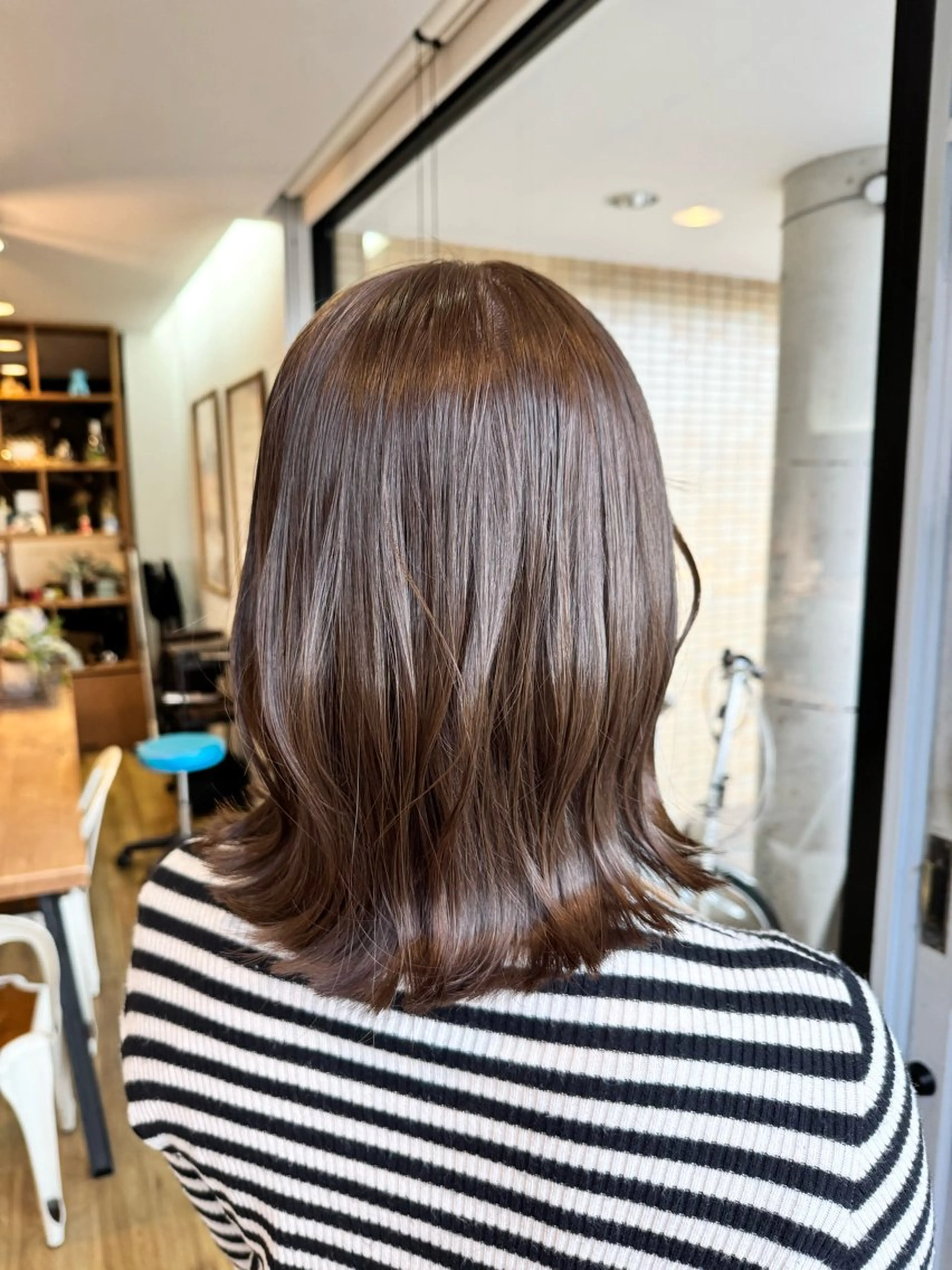 ミディアム カラー アッシュ オリーブアッシュ カット ヘアカラー トリートメント ツキダテ ユイのヘアスタイル