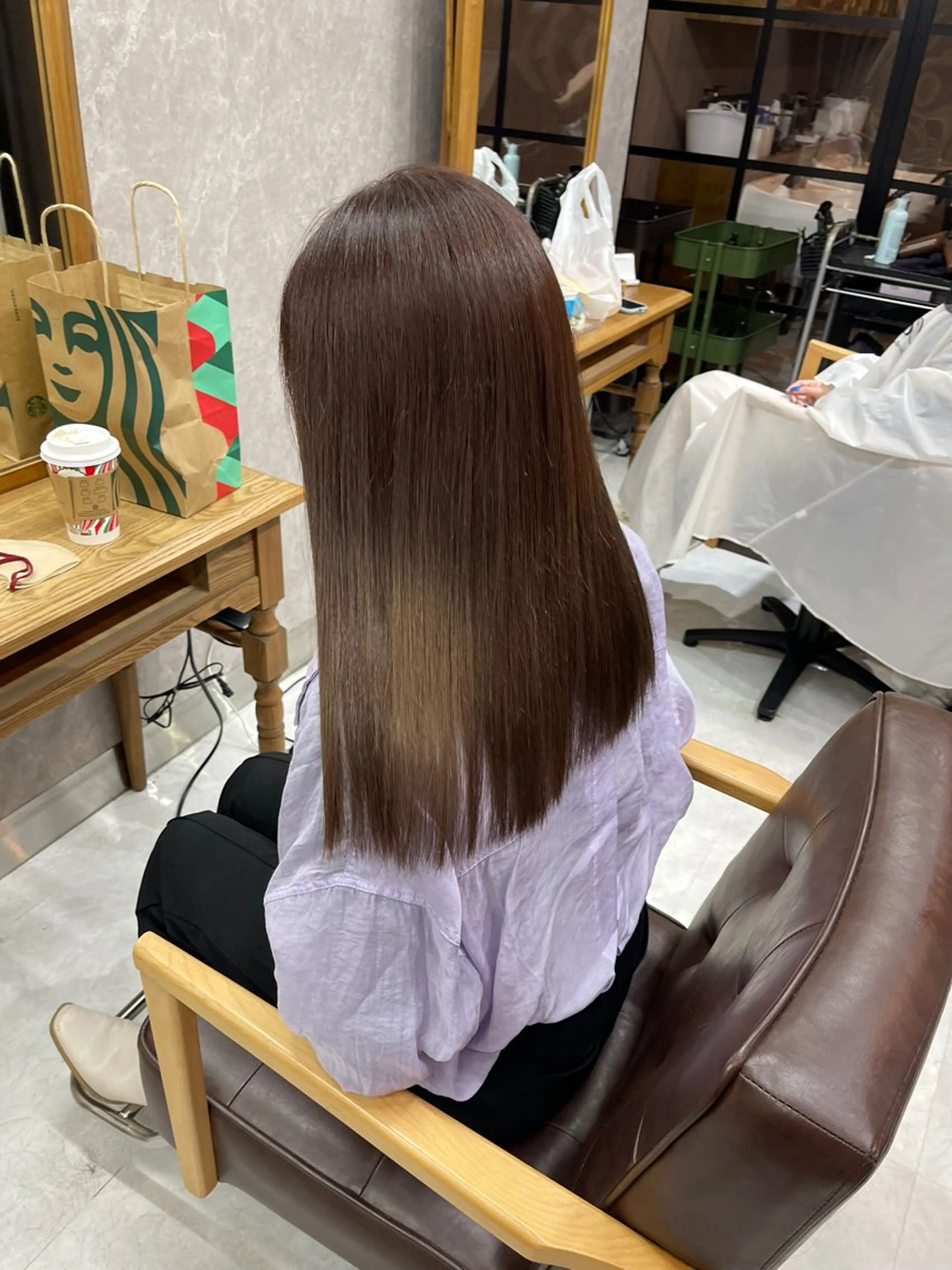 セミロング トリートメント ヘアカラー Colore（コローレ）所属・顔タイプ/ダブルカラ ー/りりかのヘアスタイル