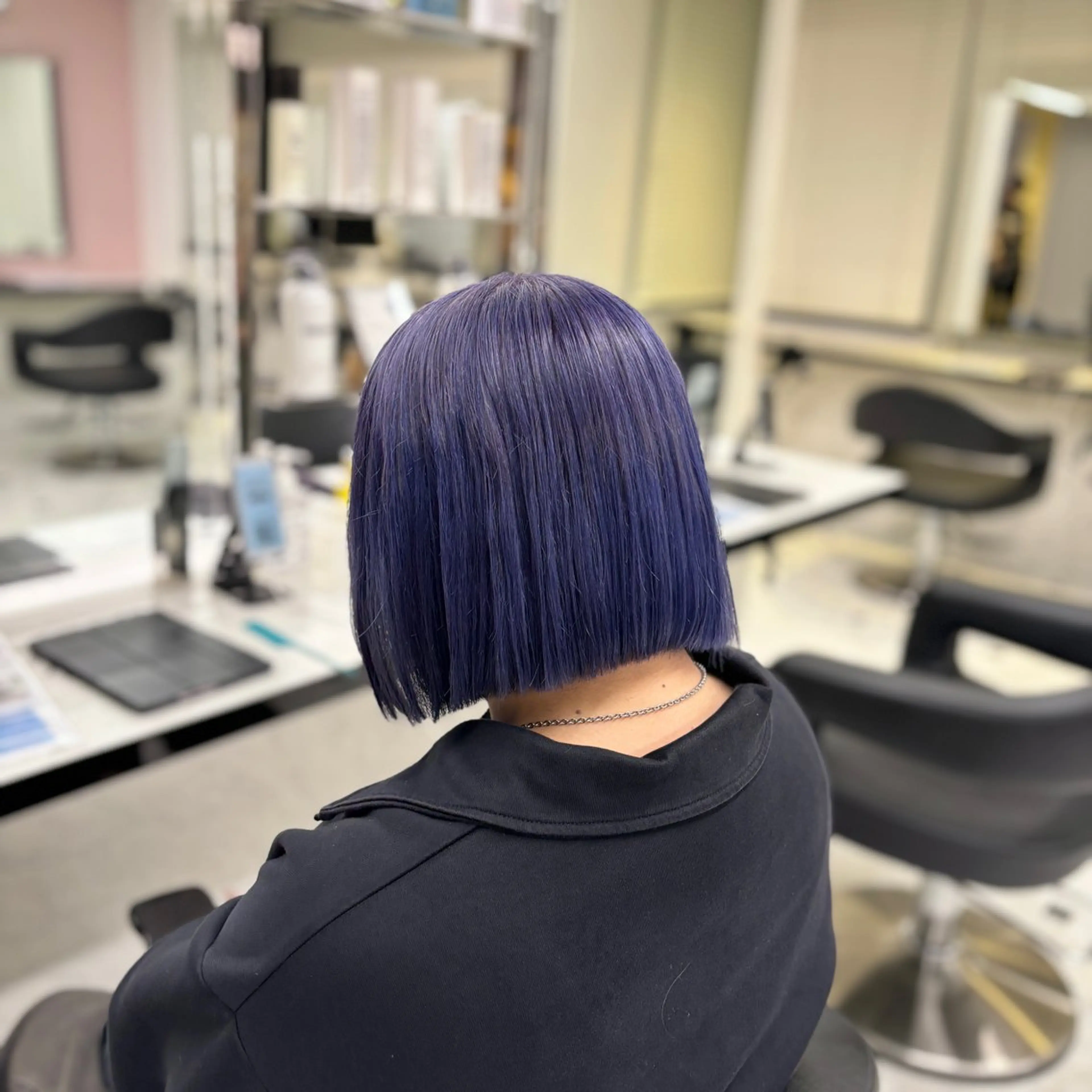 ショート カラー 切りっぱなしボブ ブリーチ ブルーカラー ブルーラベンダー ケアブリーチ ヘアカラー 💙ハイトーン韓国風 色白ヘア💙manaのヘアスタイル