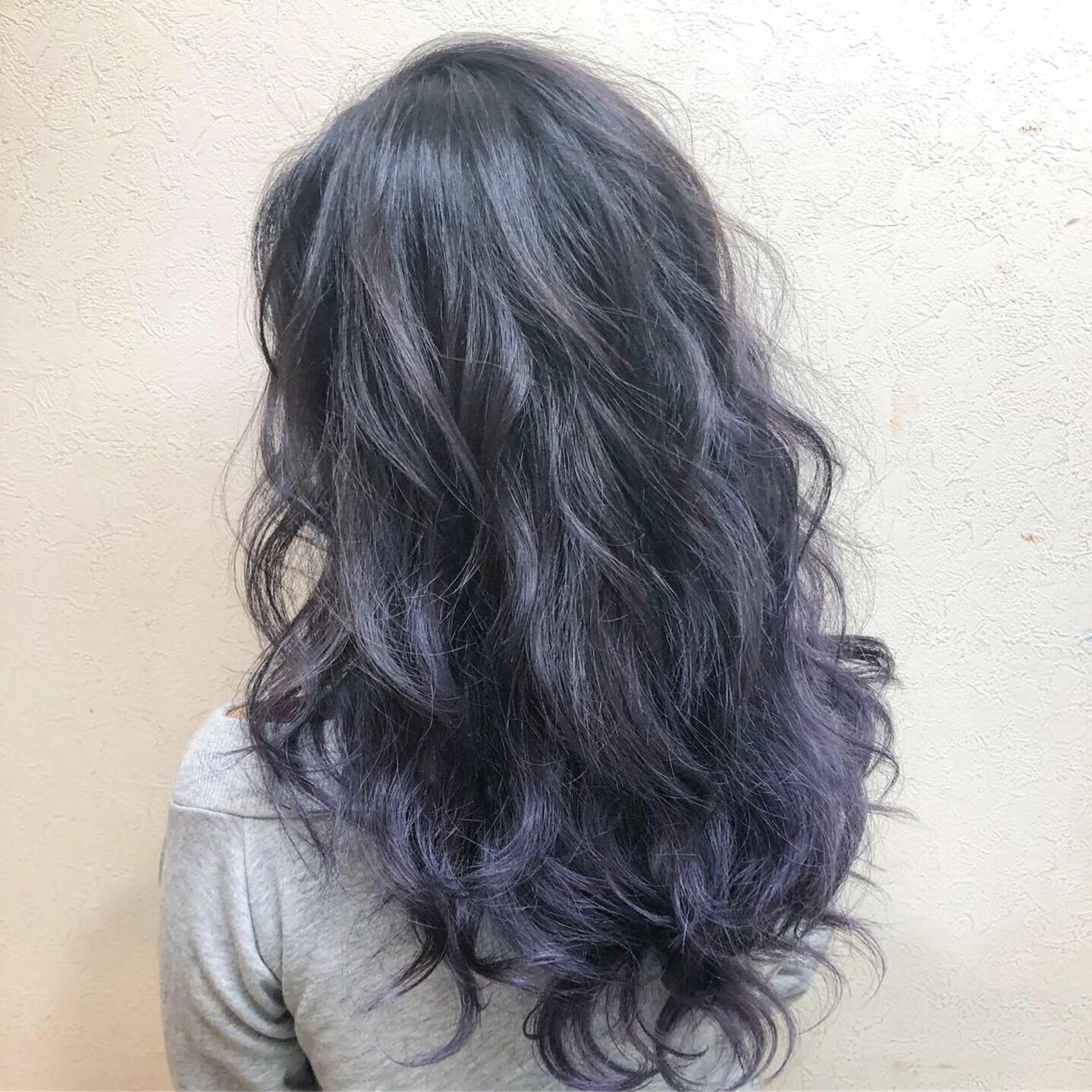 ロング カラー ロングレイヤー ラベンダーカラー ラベンダーグレー レイヤーカット ロング カット 山崎 雄太のヘアスタイル