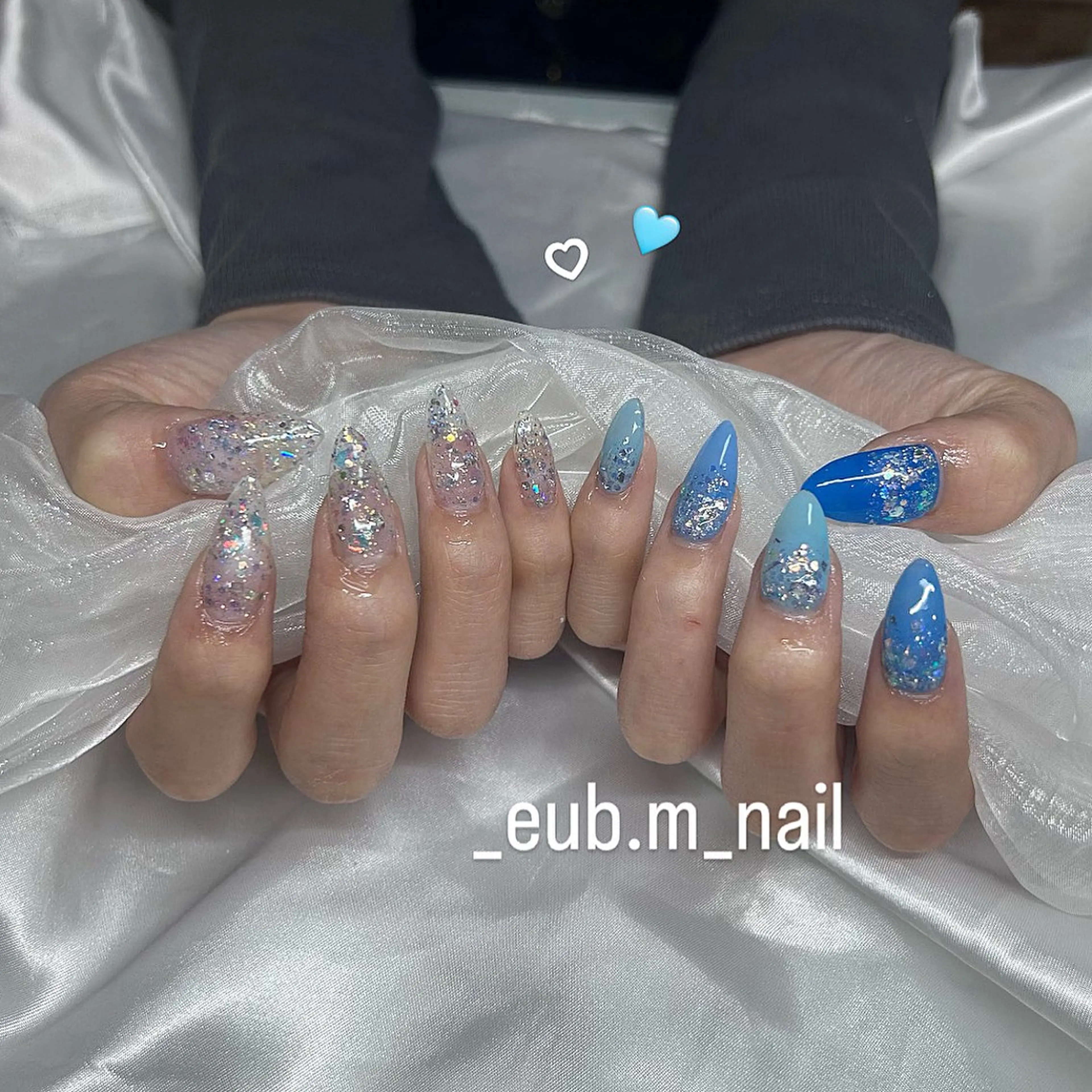 ネイル ブルー グラデーション ラメ(グリッター) ラメグラデーション 春ネイル 深夜ネイルサロン eub.m_nailのネイルデザイン