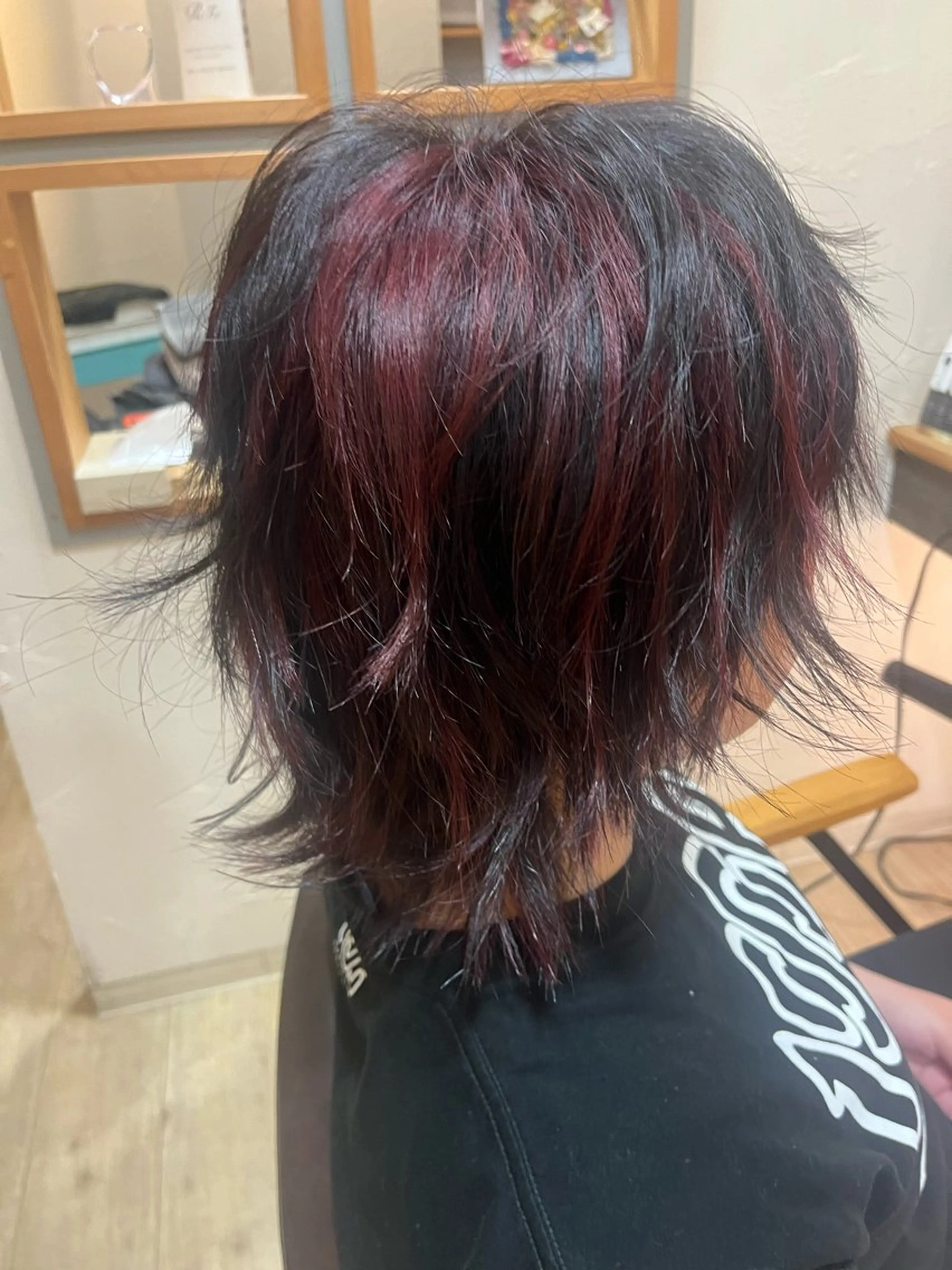 ショート ショートレイヤー レイヤーカット ショートヘア ウルフカット ウルフレイヤー ヘアカラー 似合わせカット✂︎ ハイライトカラー🩵のヘアスタイル