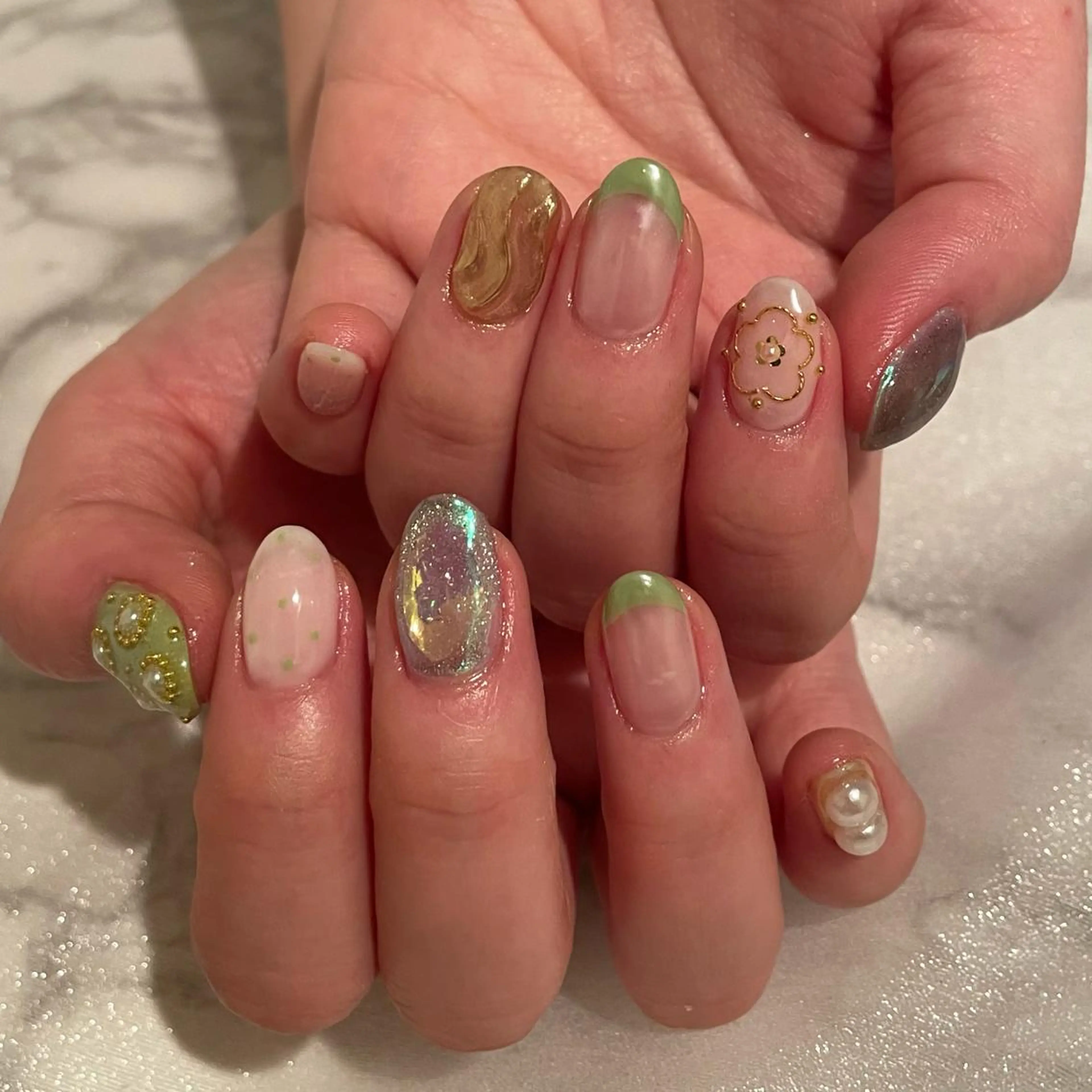 ネイル 氷ネイル・うるうるネイル ハンドネイル ハンドケア lyly.nail所属・lylynail YUUKAのネイルデザイン