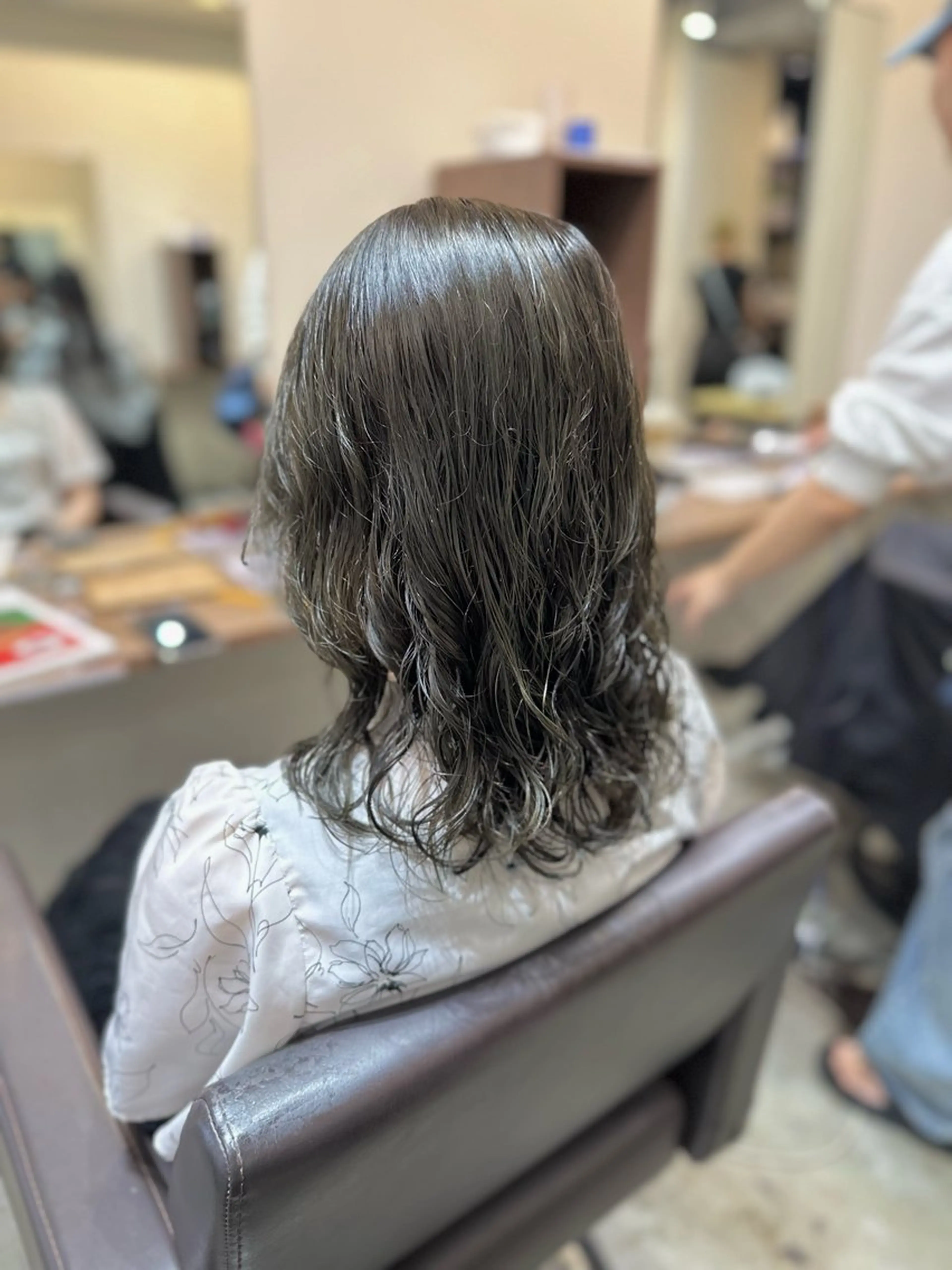 ミディアム カラー パーマ カット パーマ トリートメント 小顔カット✨ 透明感カラー✨kyoのヘアスタイル