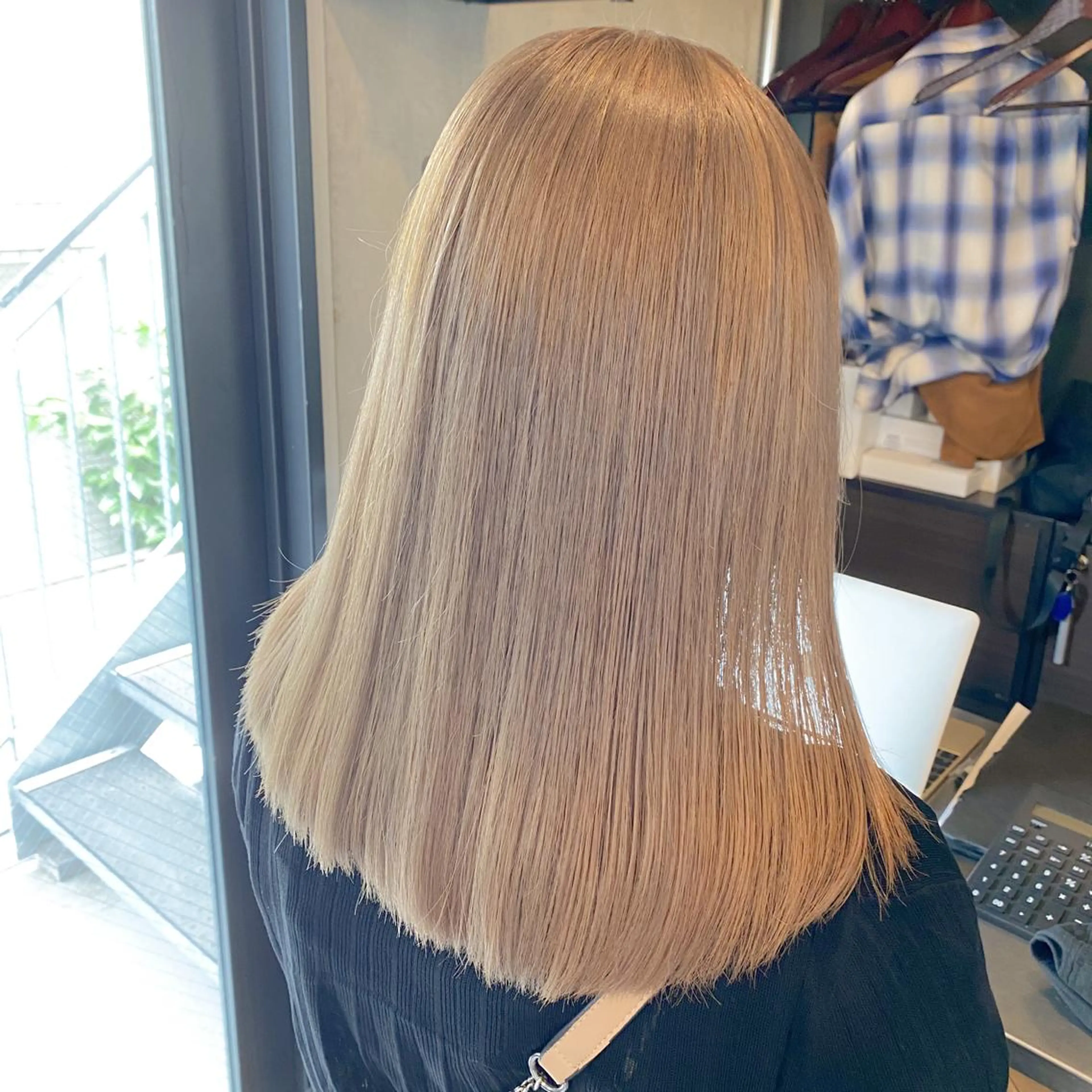 セミロング カラー 艶髪ブリーチ 永井竜也のヘアスタイル