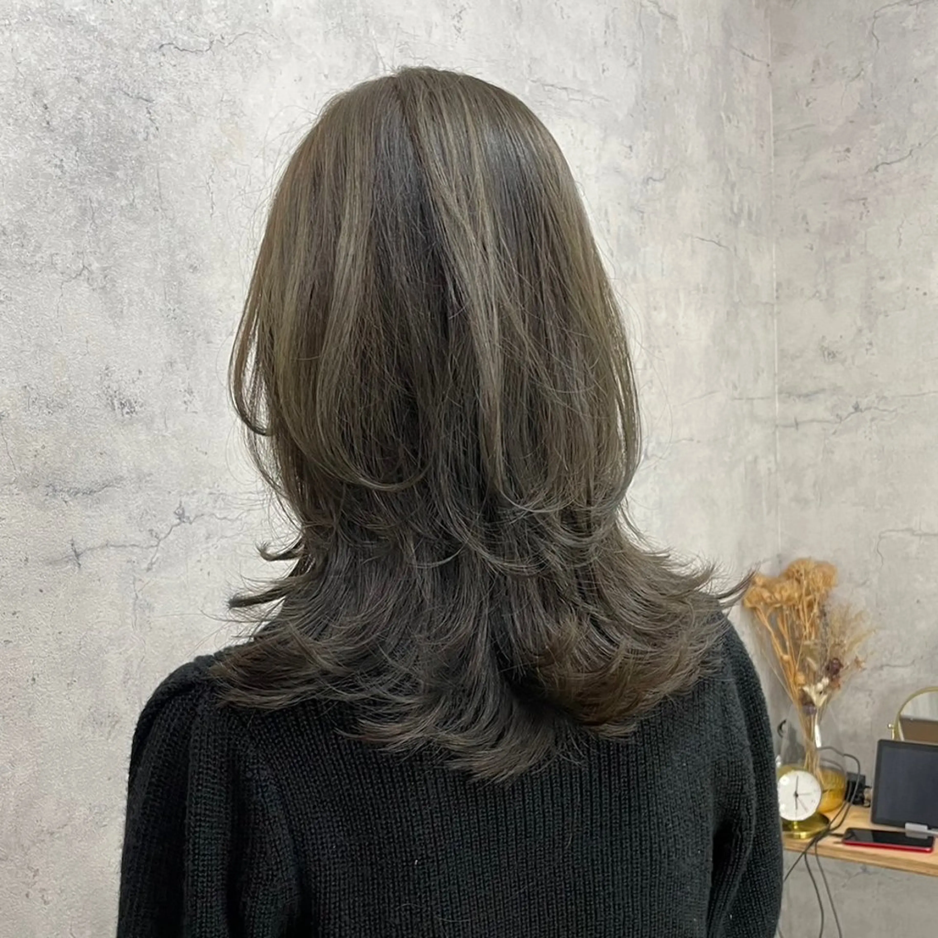 ロング カラー グレージュ オリーブグレージュ オリーブグレー ヘアカラー 松下宗翔｜カラー｜ 福岡レイヤーカットのヘアスタイル