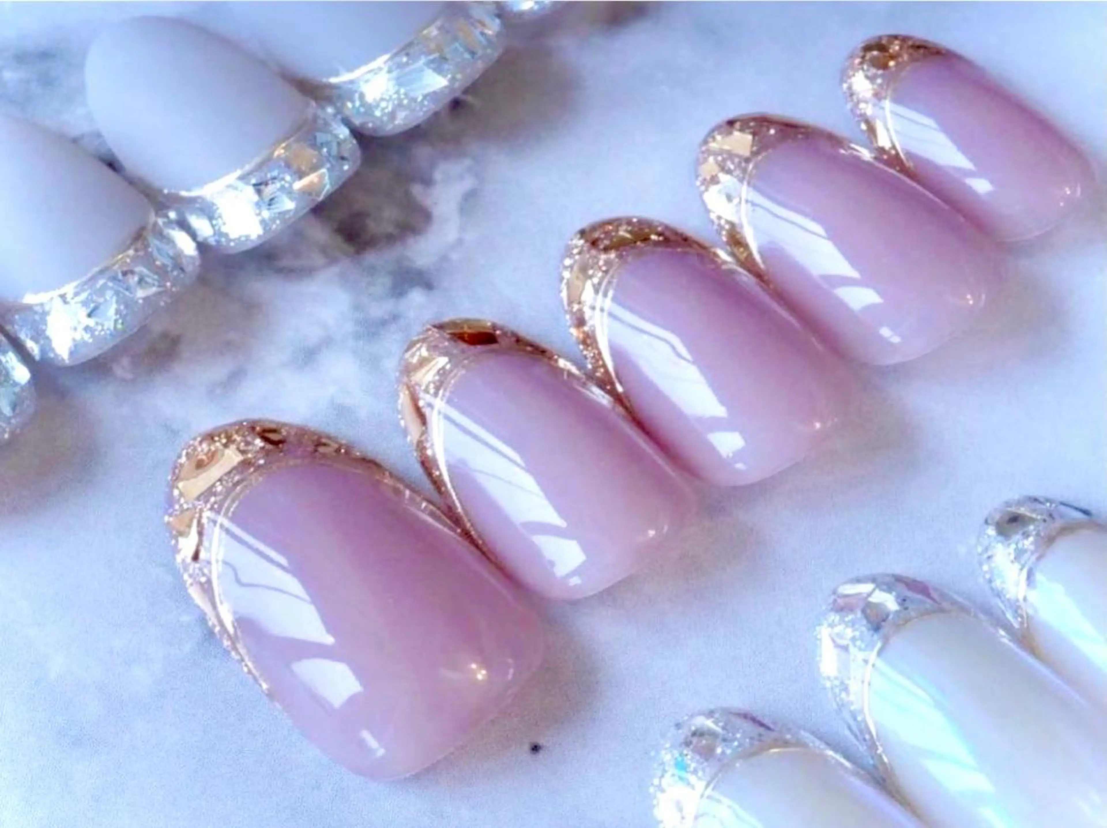 ネイル フレンチネイル ガラスフレンチ Vogusty's Nail 鶴見店のネイルデザイン