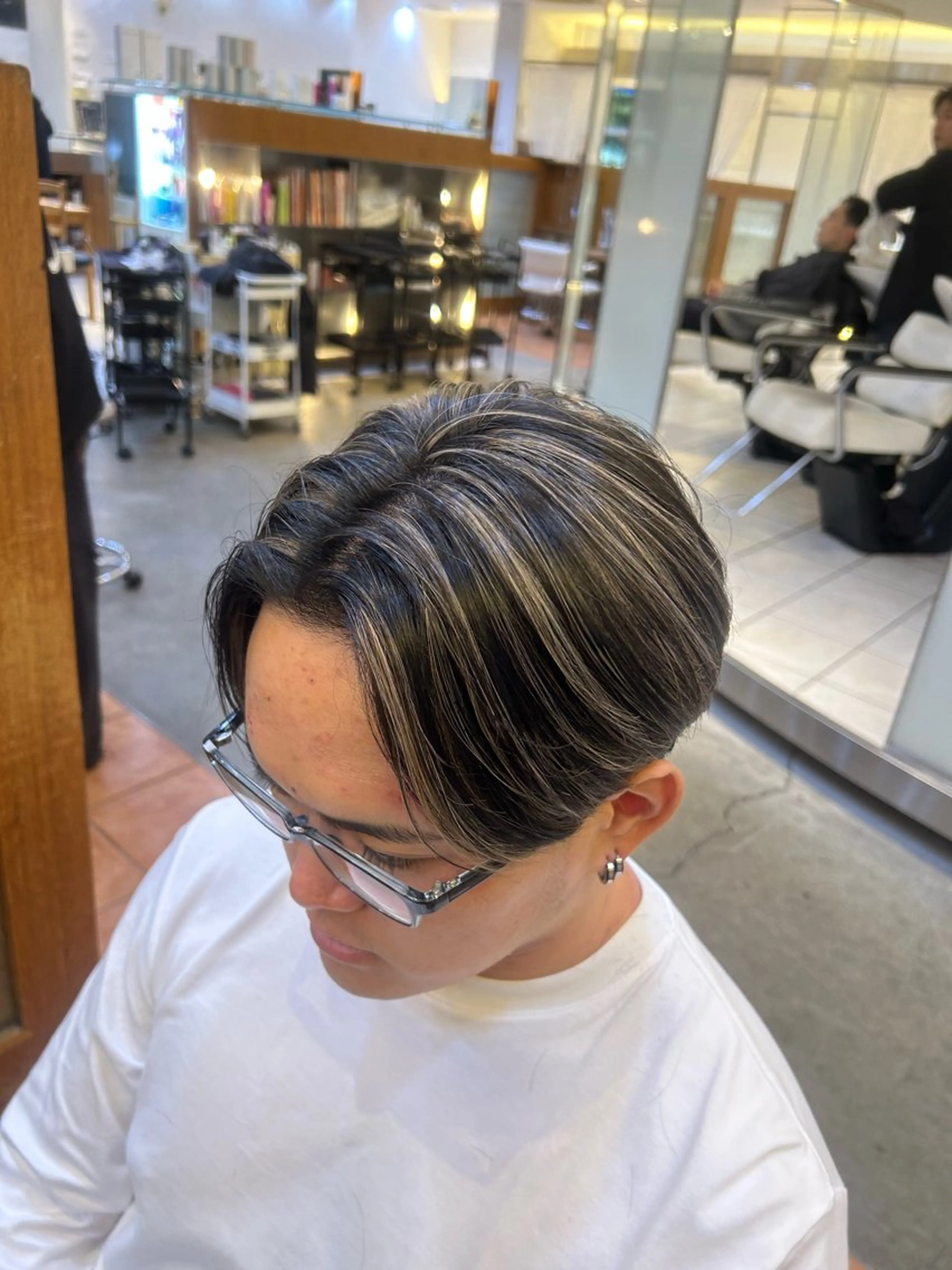 カラー メンズ センターパート メンズハイライト ハイライトカラー カット ヘアカラー メンズパーマ/ ハイライト　Tumのヘアスタイル