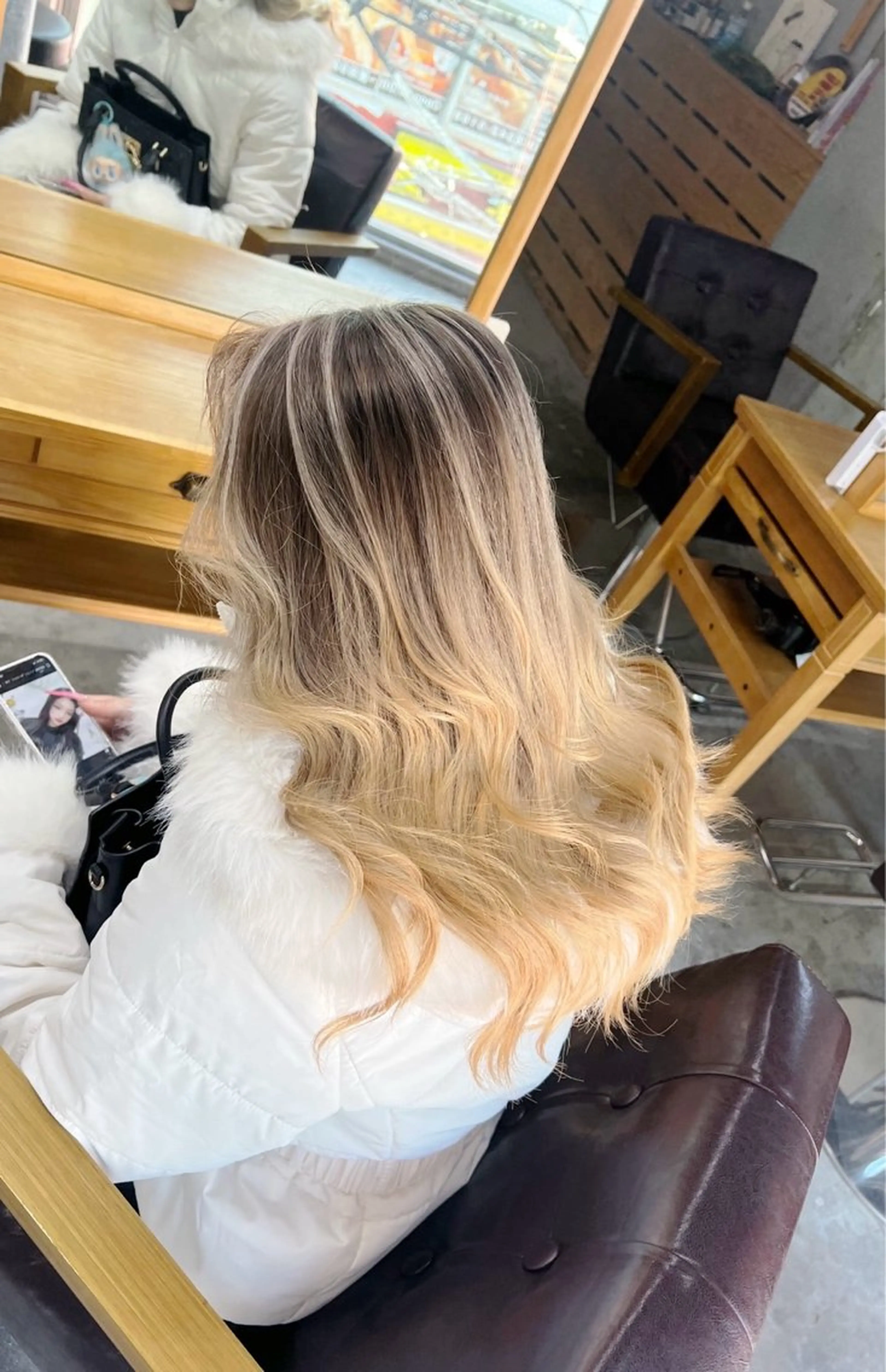 ロング カラー バレイヤージュ ベージュカラー ホワイトベージュ レイヤーカット ヘアカラー トリートメント ROBIN所属・指名数No.1 /NAOYAのヘアスタイル