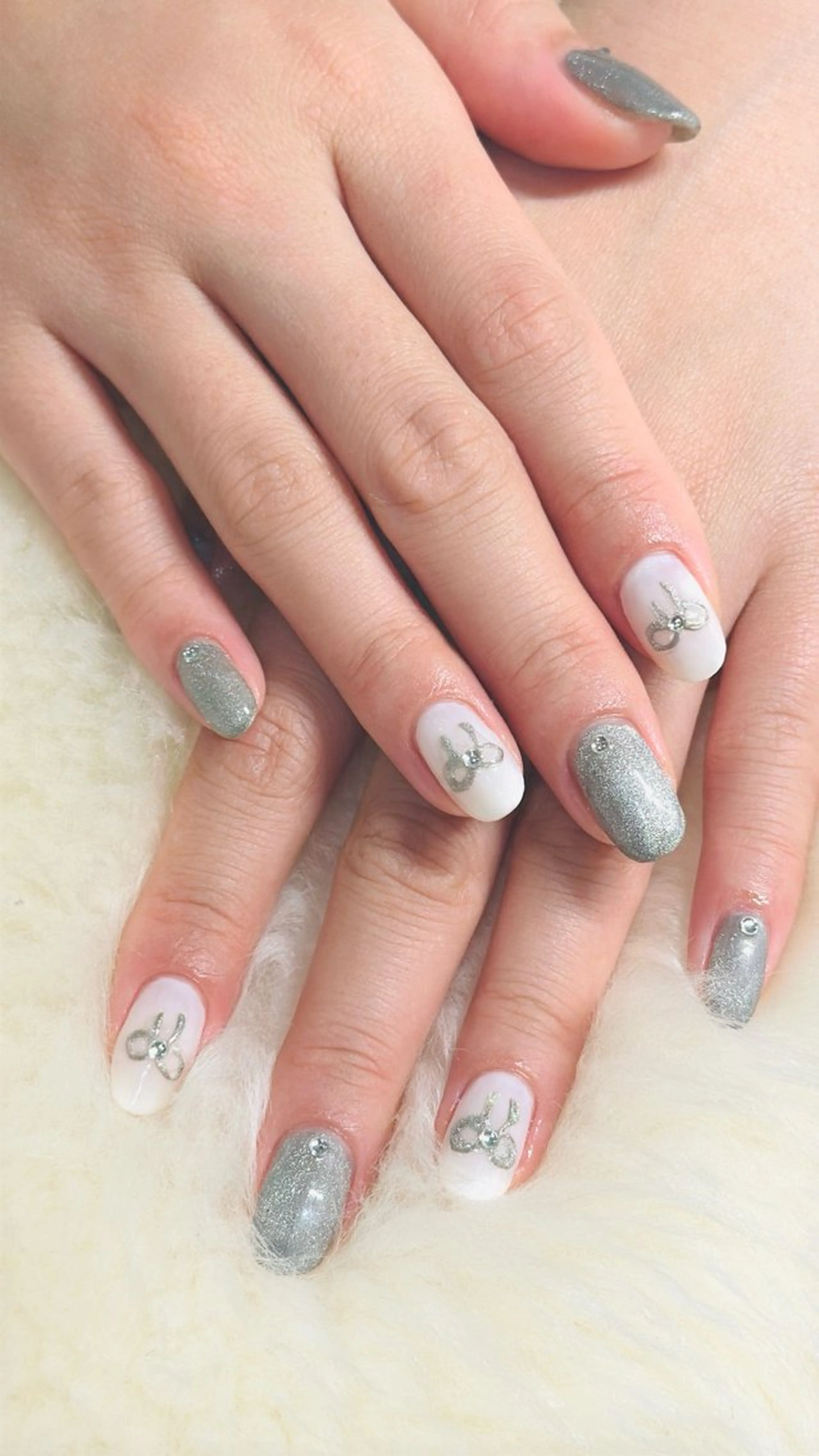 ネイル ぷっくりネイル リボン シルバー Queenie nailのネイルデザイン