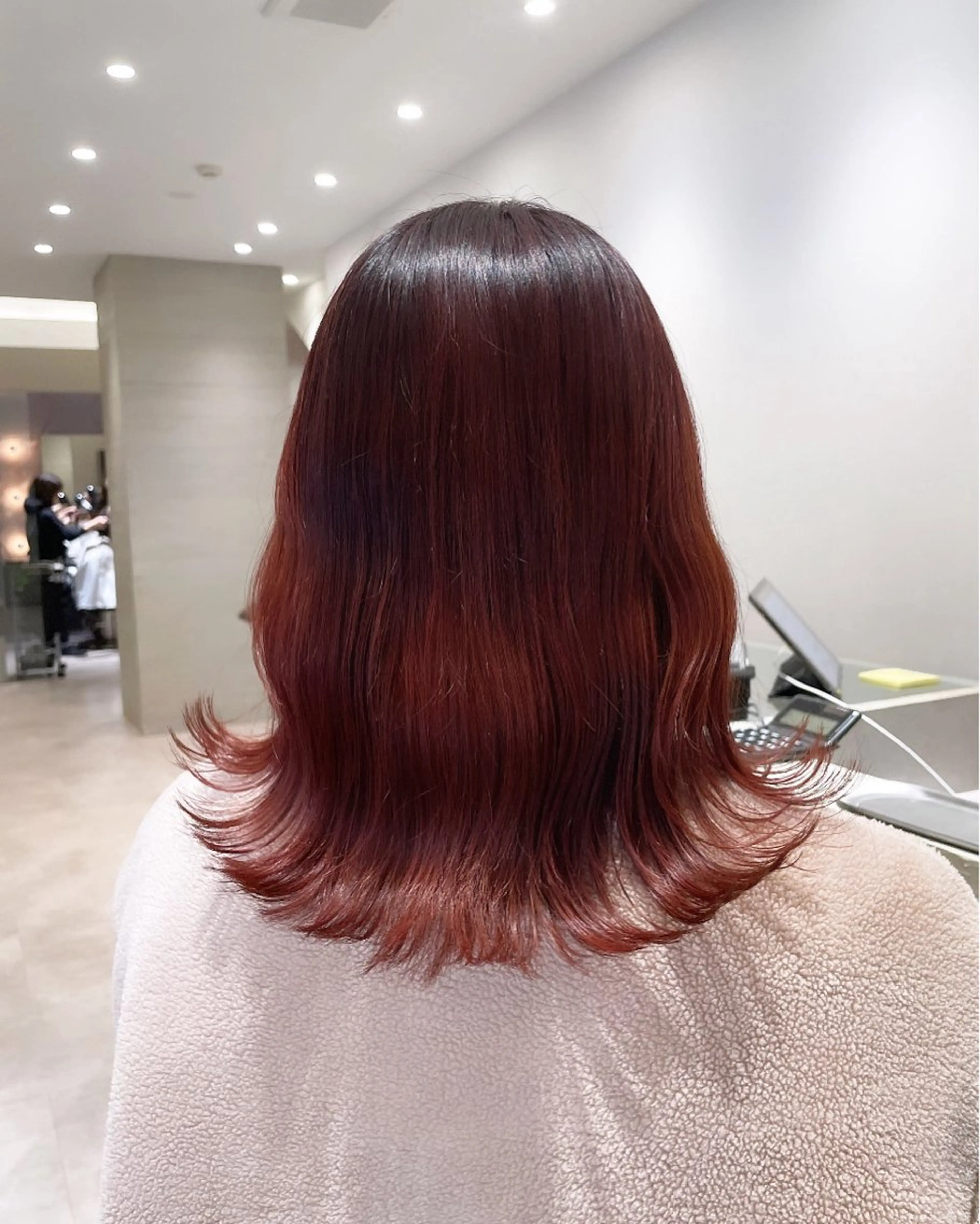 ミディアム カット ヘアカラー NEST by chord （ネストバイコード）所属・🤍関根 朋香🤍のヘアスタイル