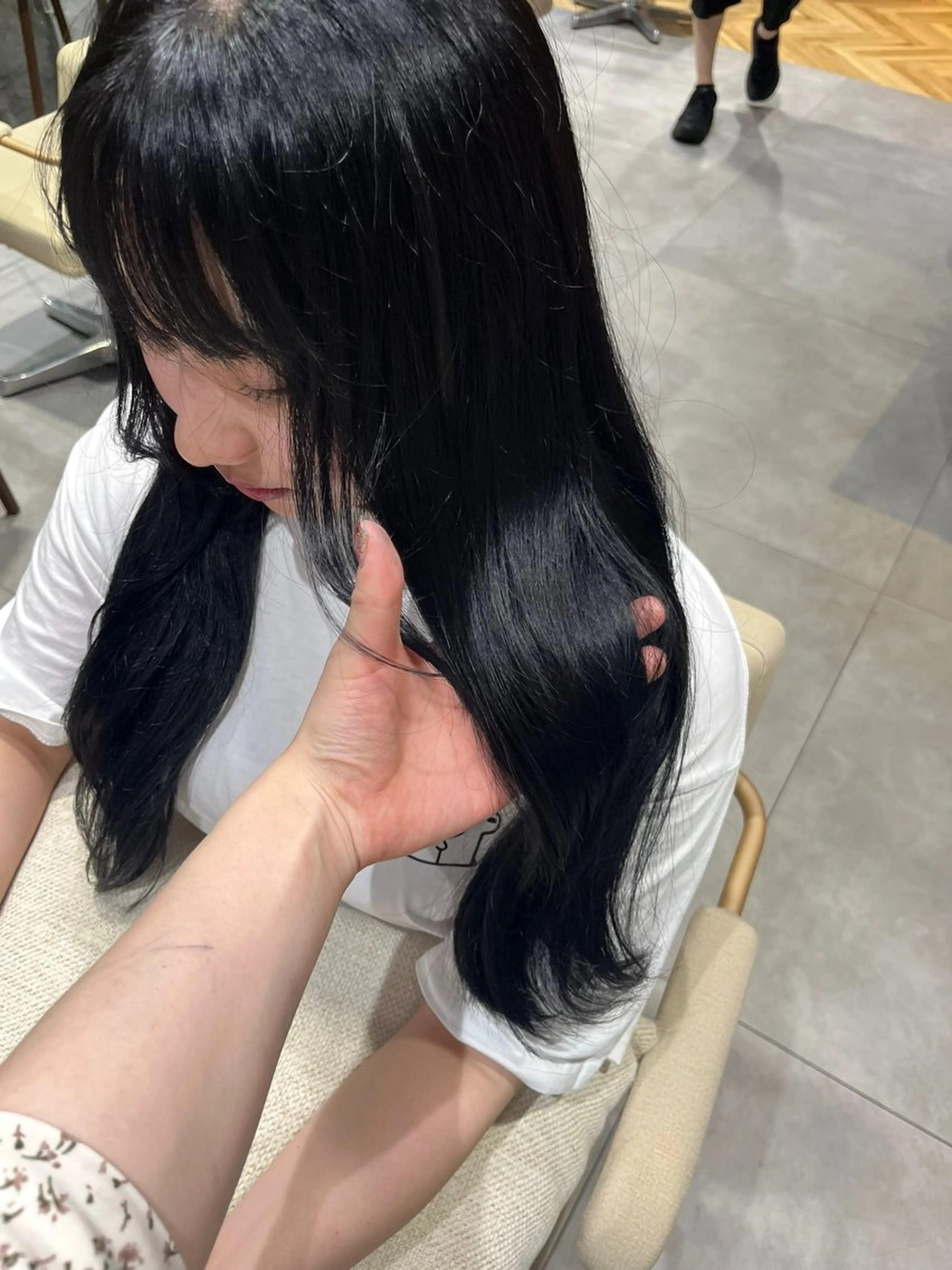 ロング カラー 黒髪 ブルーカラー ブルーブラック 透明感カラー 相宮 優羽のヘアスタイル