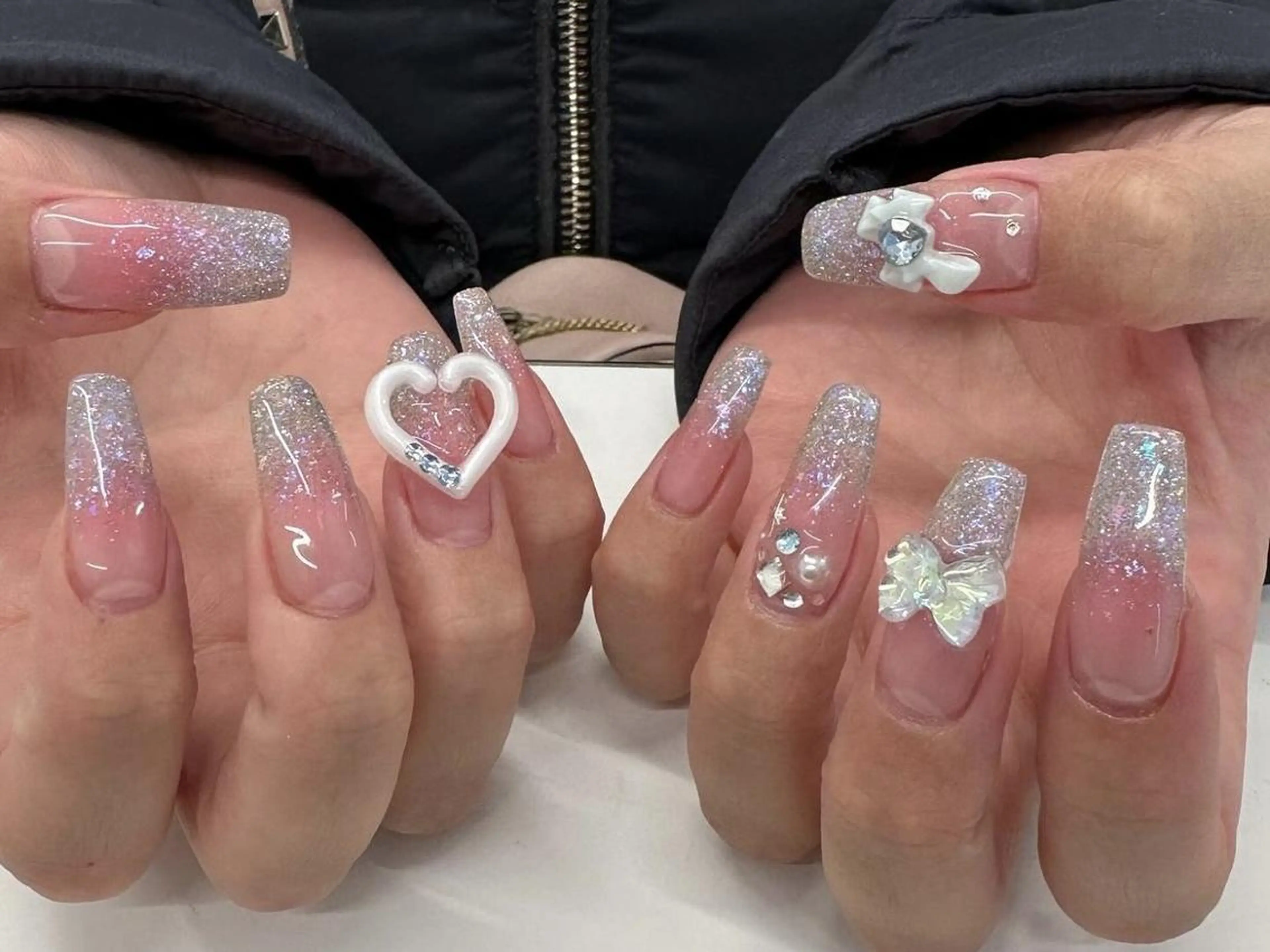ネイル チークネイル フラッシュネイル ハート リボン 春ネイル ハンドネイル 🌈fein.トータ ルビューティー🌈のマツエク・マツパデザイン