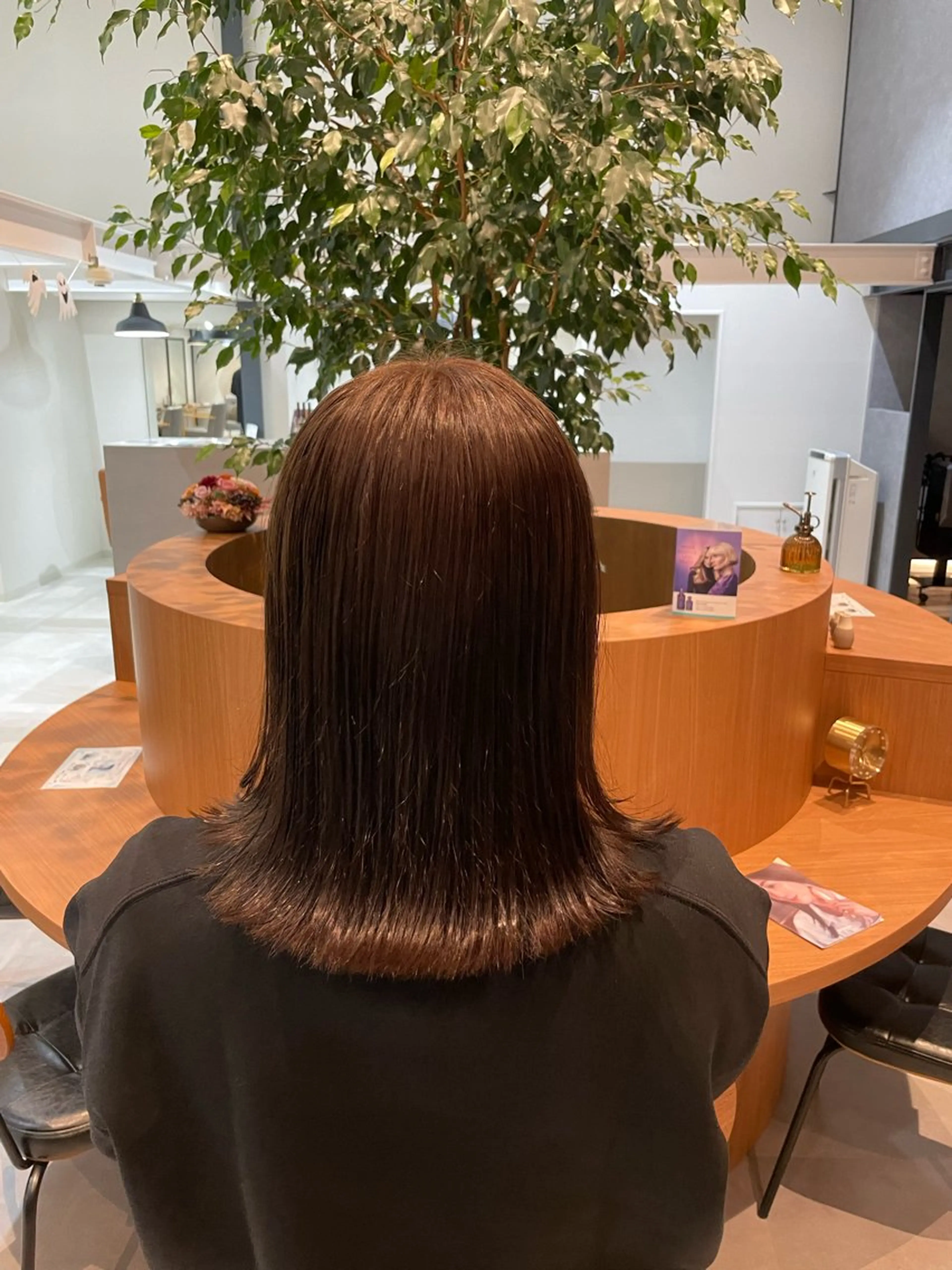 ミディアム カラー アッシュ アッシュブラウン ブラウンカラー ヘアカラー トリートメント ayaka |トレンドヘアのヘアスタイル