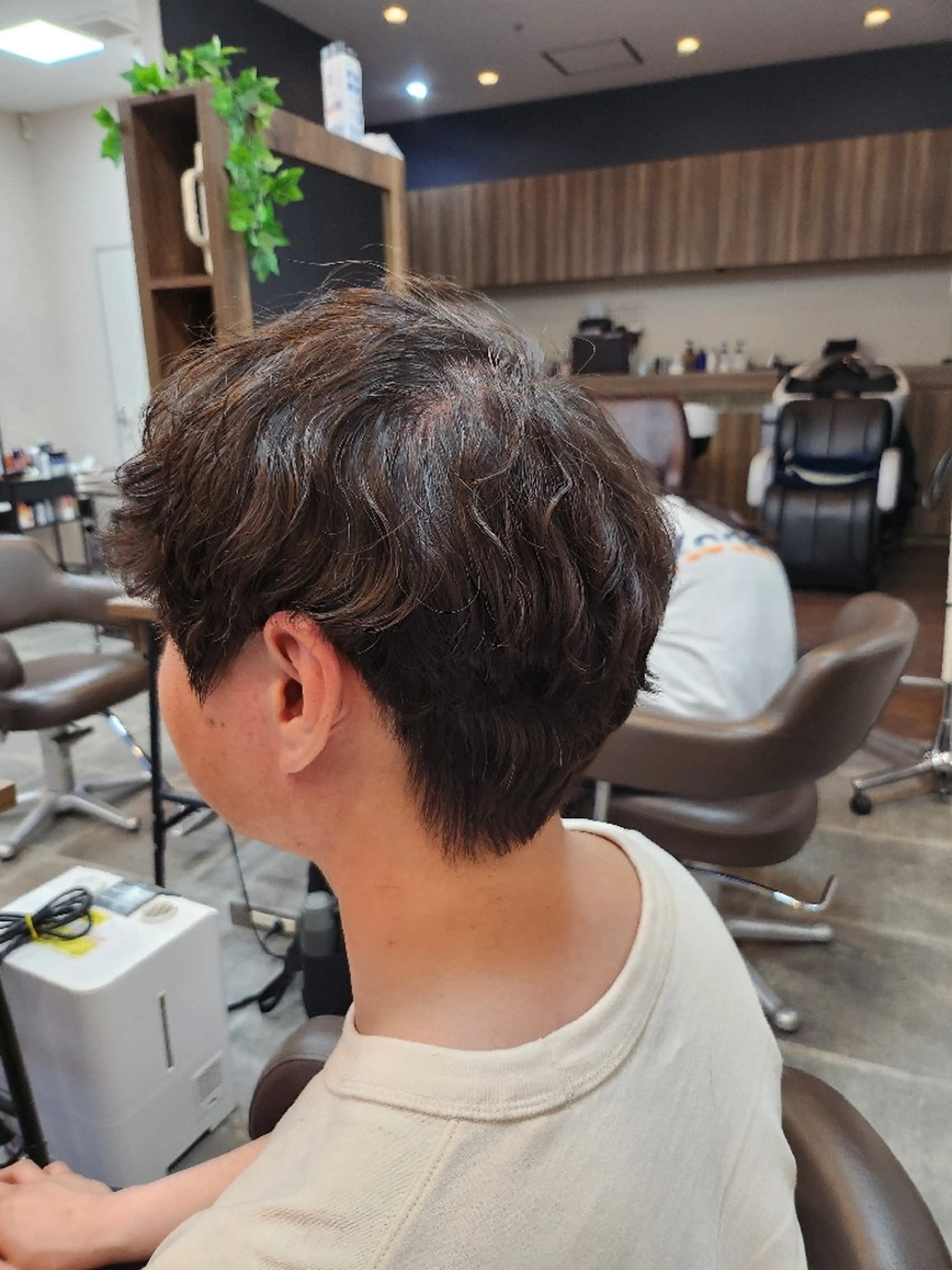 ショート パーマ メンズ メンズハイライト メンズインナーカラー メンズパーマ ハイライト 髪質改善 カット ヘアカラー パーマ 石川 ジェウンのヘアスタイル
