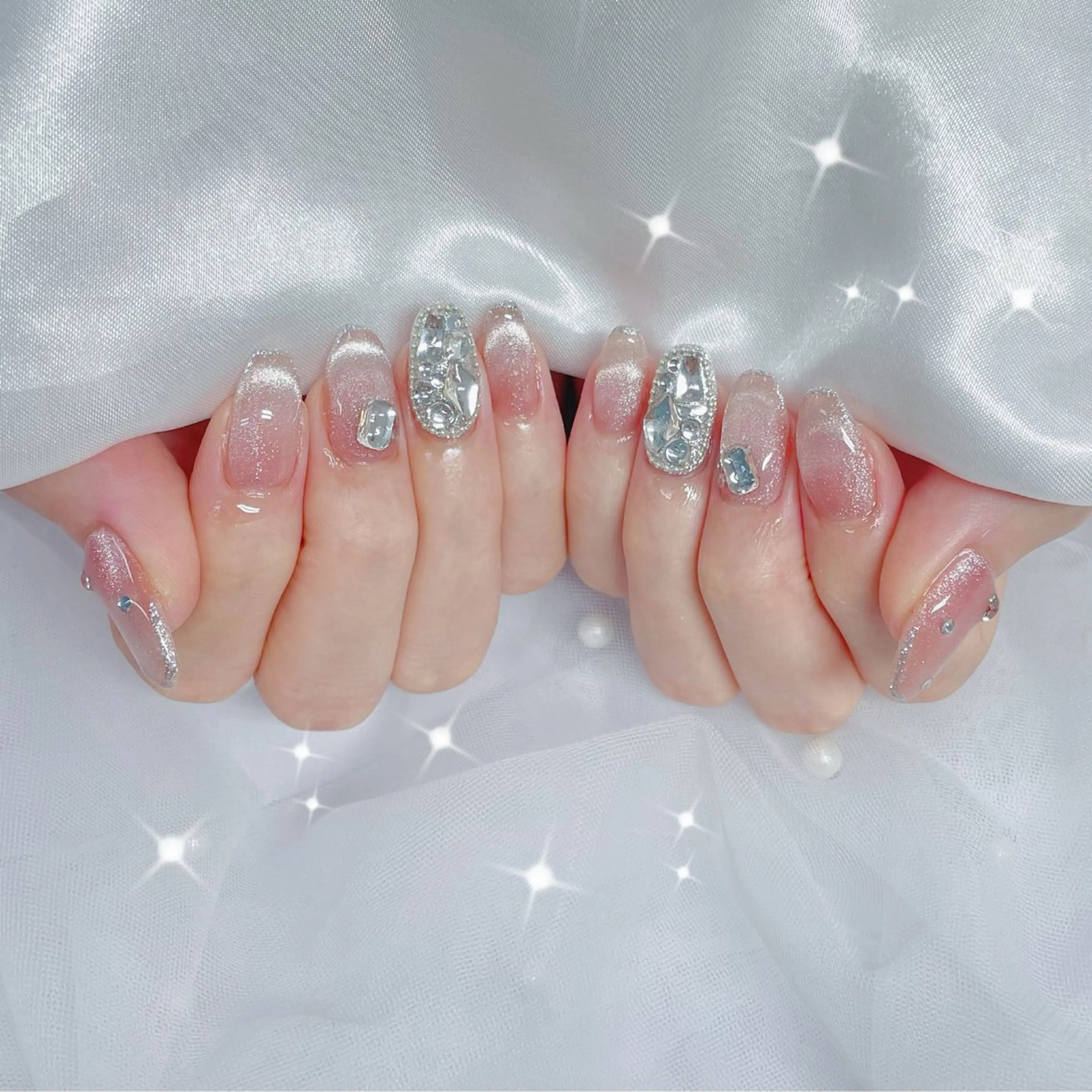 ネイル ハンドネイル misaki 🩰‎🤍🎀のネイルデザイン