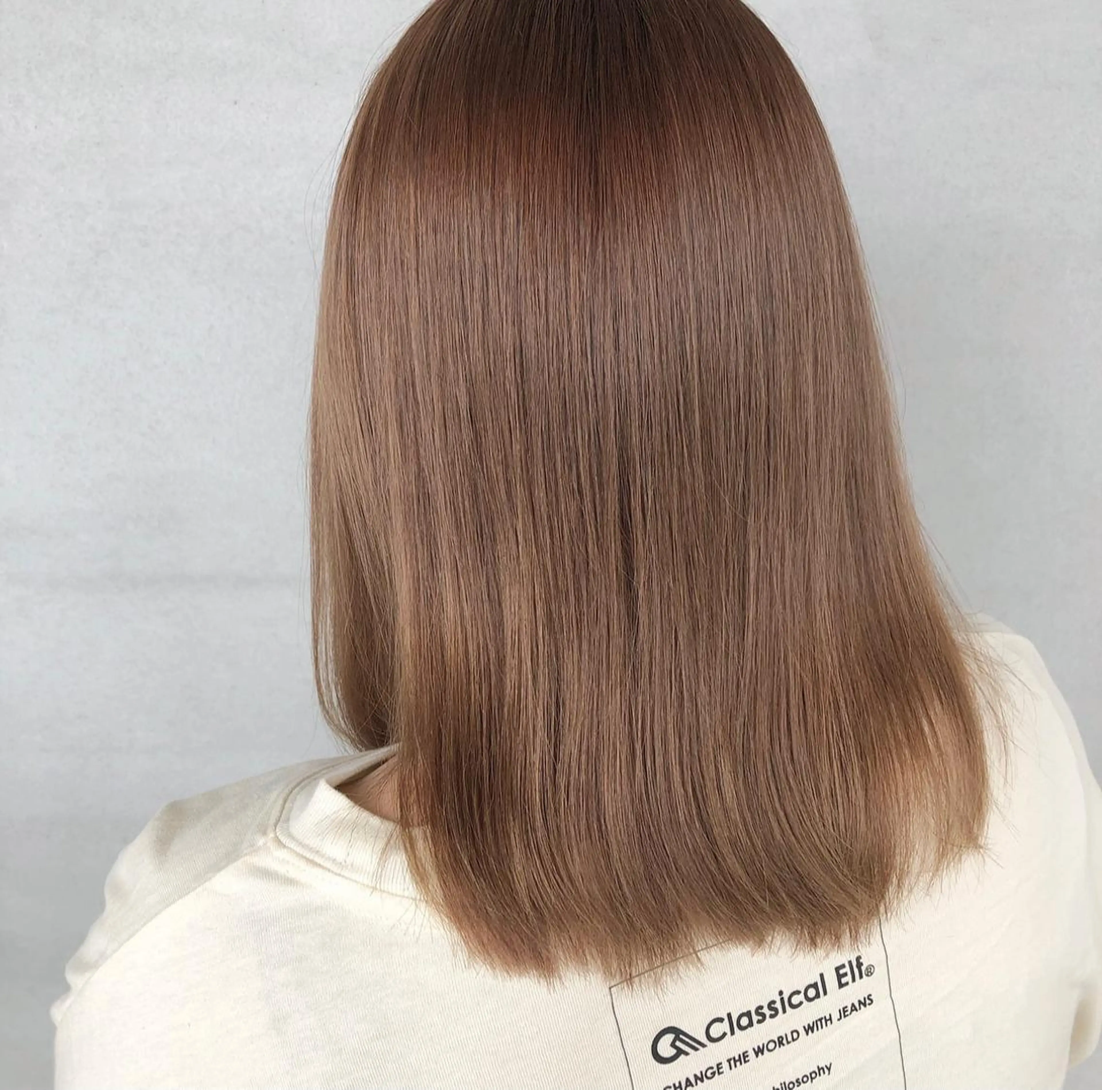 ミディアム カット ヘアカラー 小森 樹奈のヘアスタイル