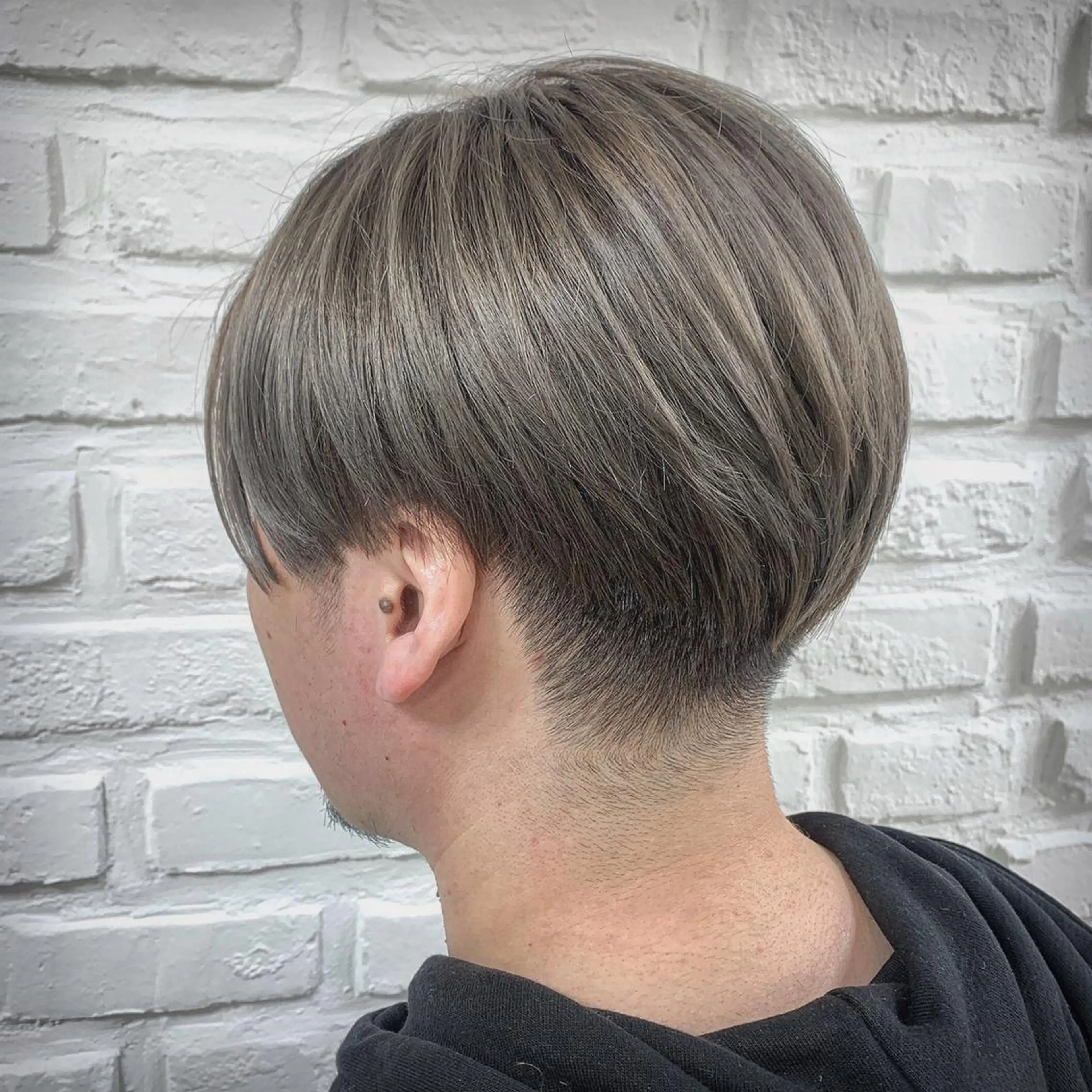 ショート カラー メンズ メンズブリーチ 刈り上げ ベージュカラー ブリーチ イルミナカラー カット ヘアカラー トリートメント 【デザインカラー】 粥川佳日望のヘアスタイル