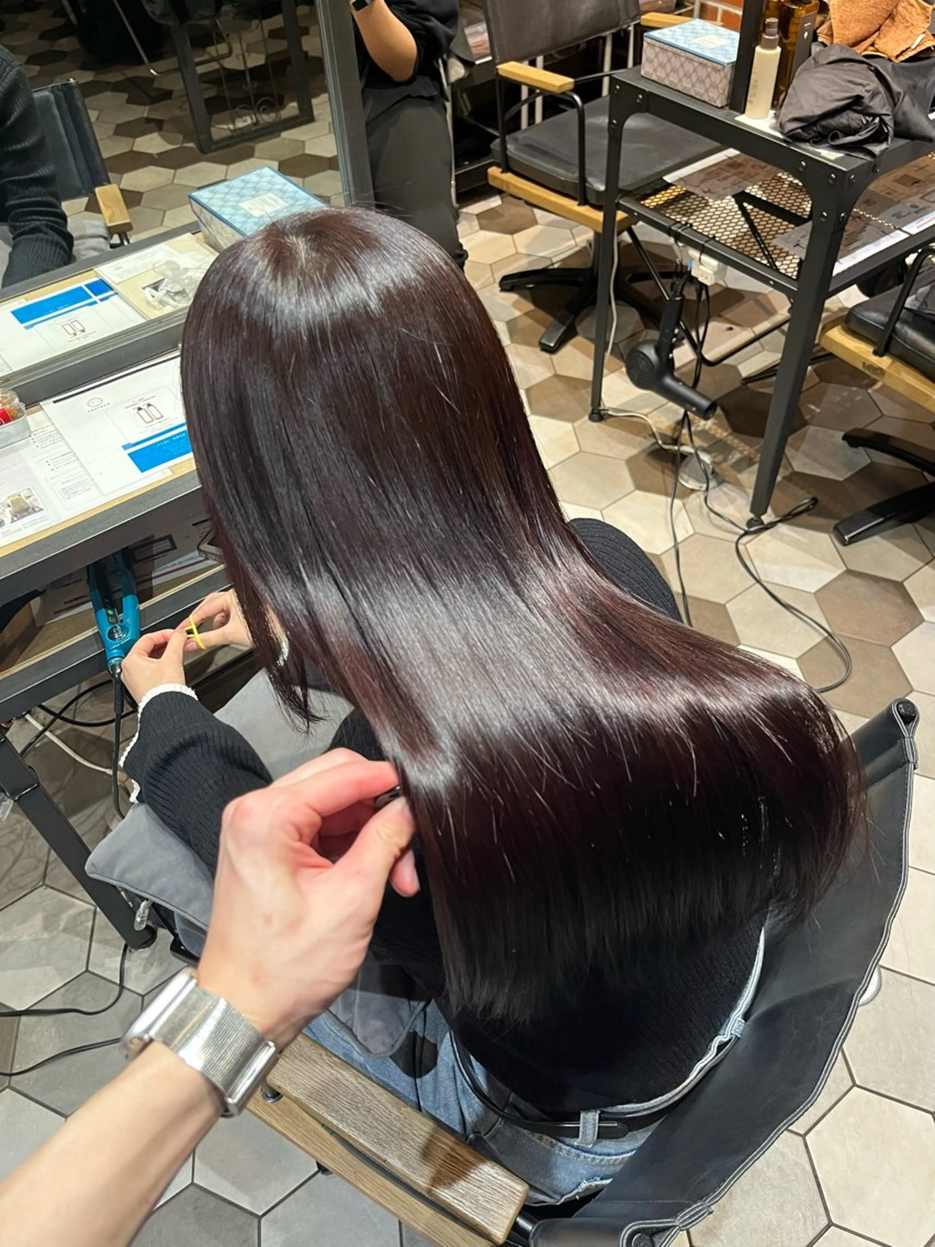 ロング カット ヘアカラー 縮毛矯正 トリートメント 石原 悠貴のヘアスタイル