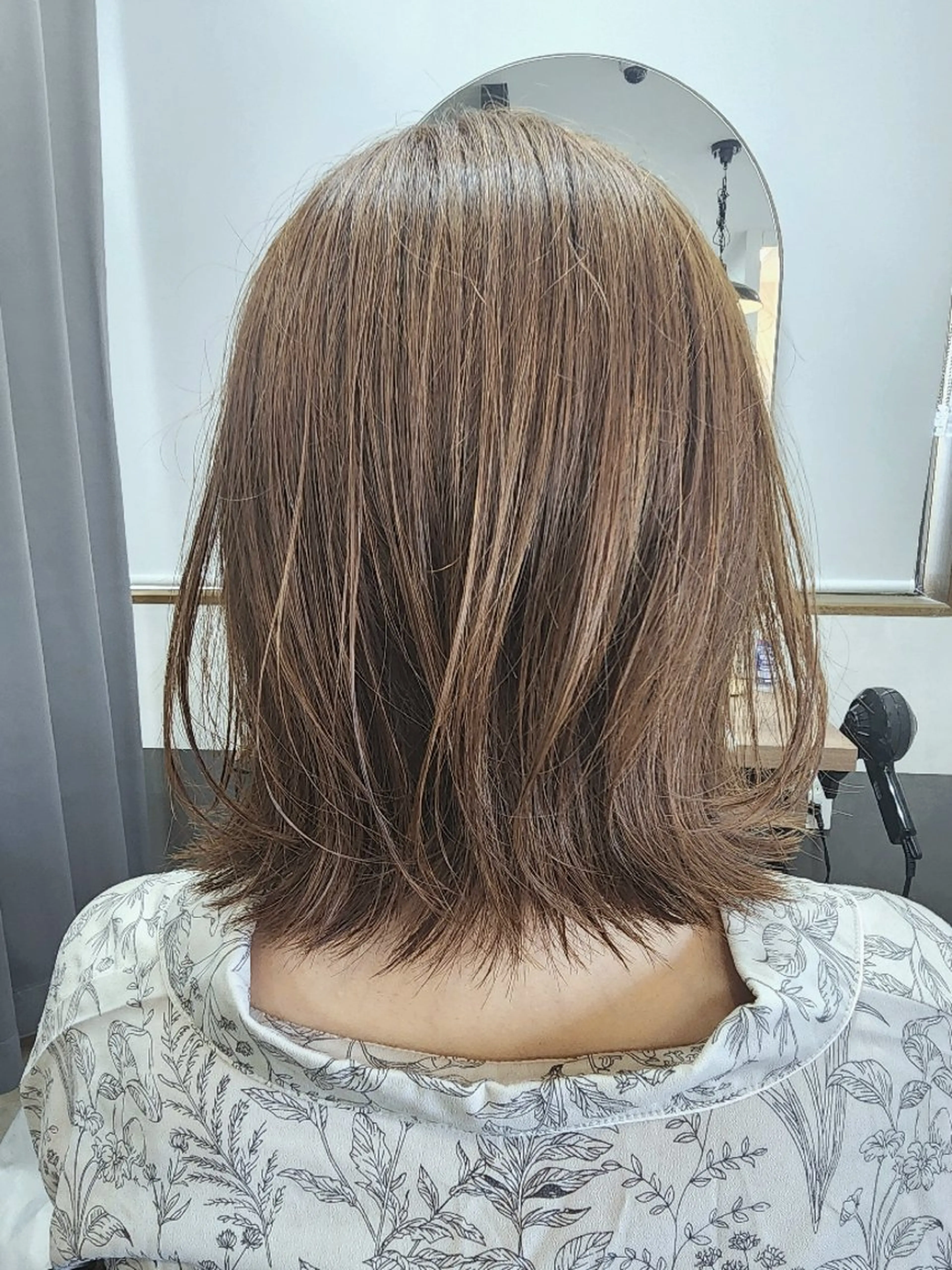 ミディアム カラー ワンレンボブ ボブ 外ハネヘア ✂ AYAのヘアスタイル