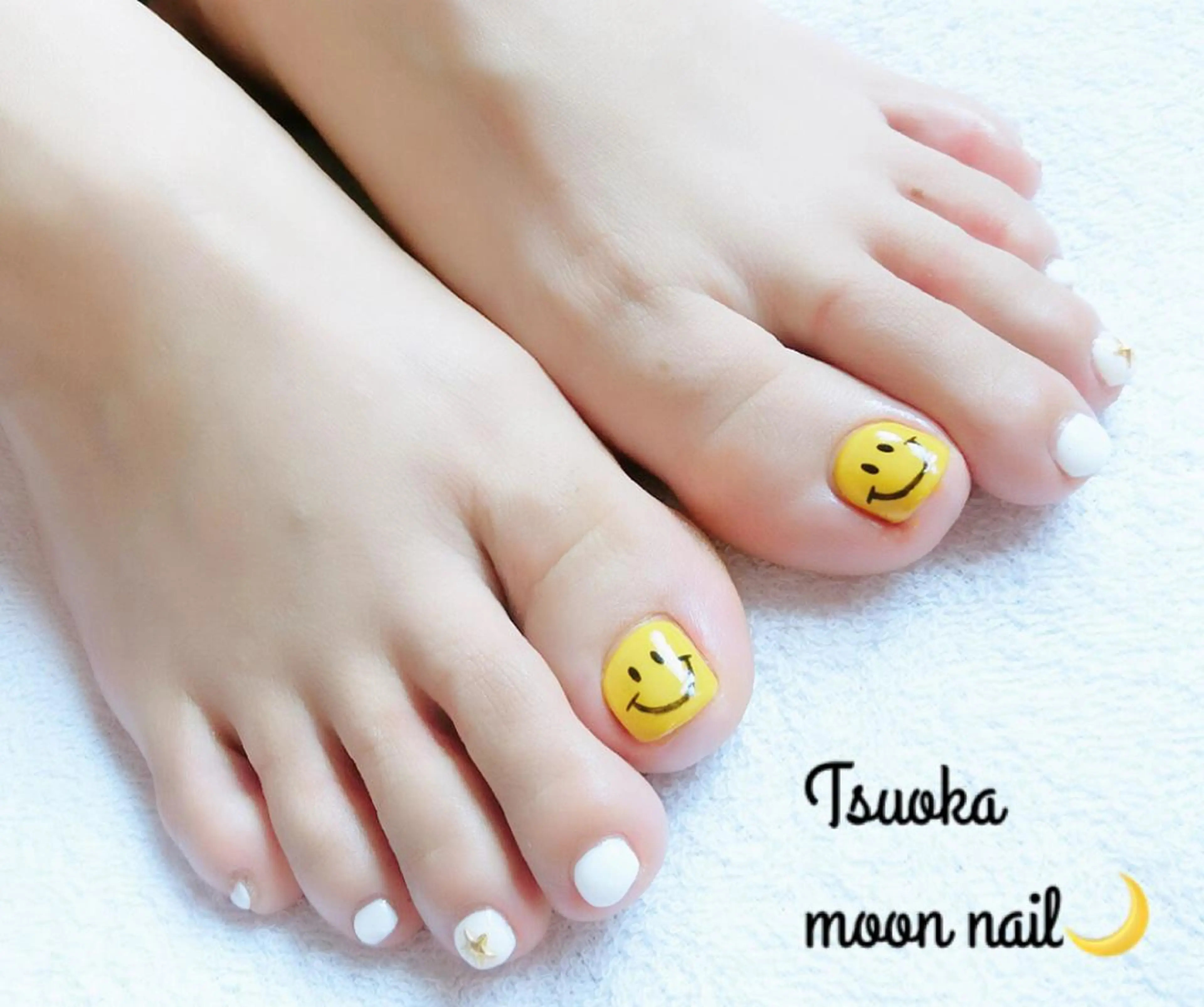 ネイル フットネイル 🌙都岡 ムーンネイルのネイルデザイン