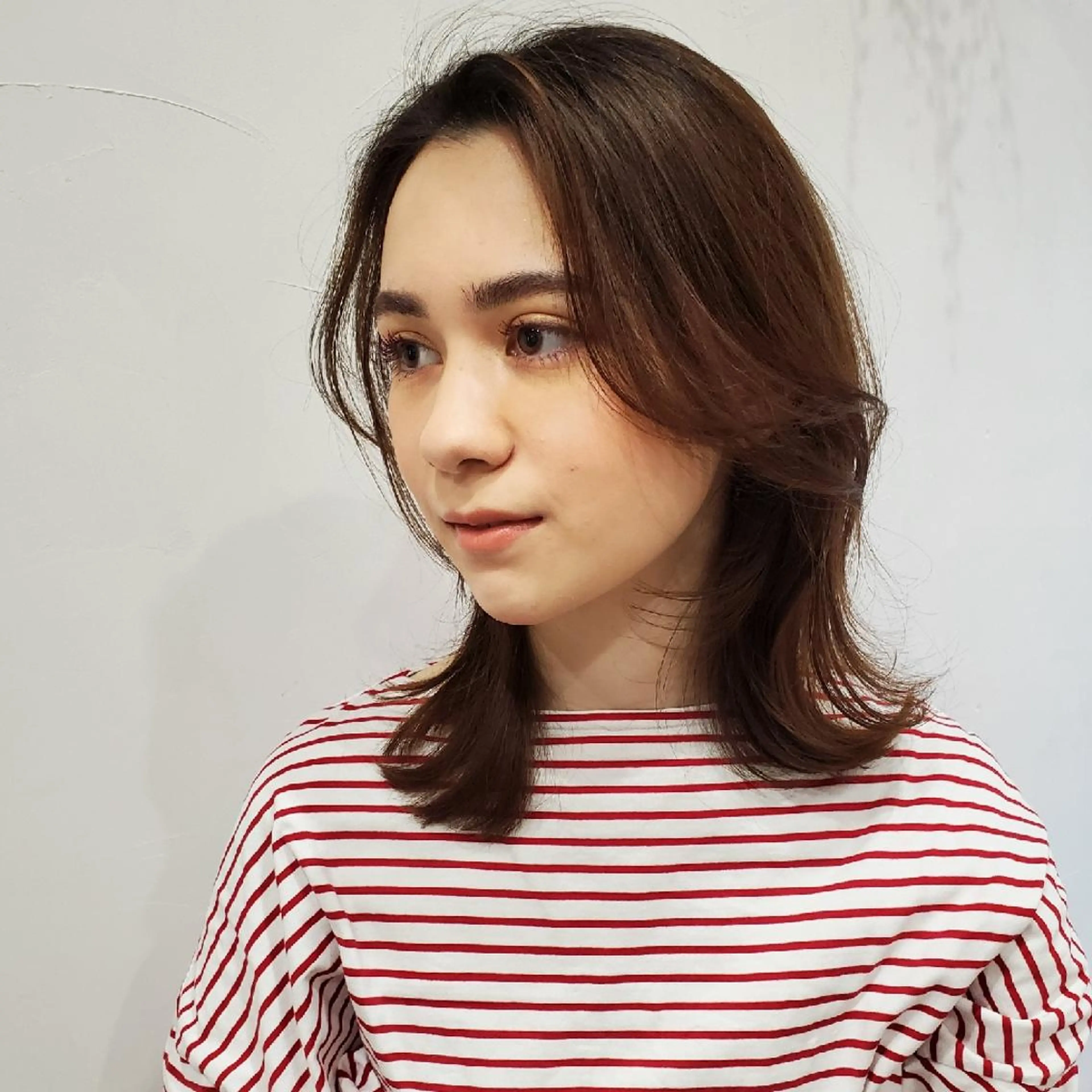 ミディアム カラー グレージュ カーキグレージュ オリーブグレージュ オリーブグレー パープルカラー カット ヘアカラー トリートメント フリーランス所属・韓国ヘア レイヤー くびれヘアMATSUのヘアスタイル