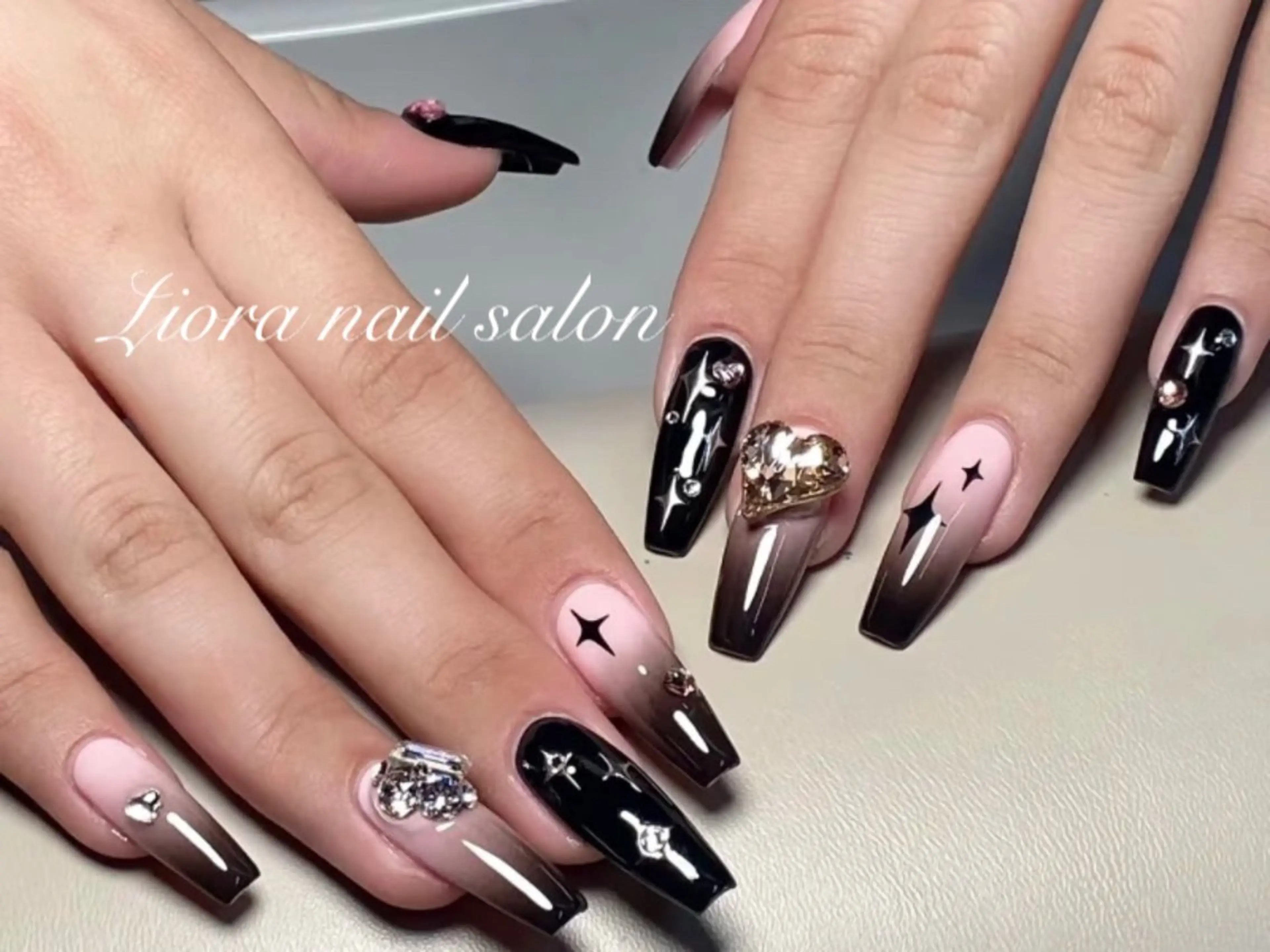 ネイル フレンチネイル ジェルネイル ガーリー グラデーション キラキラネイル ハンドネイル Liora ネイルサロン所属・Liora nail salonのネイルデザイン