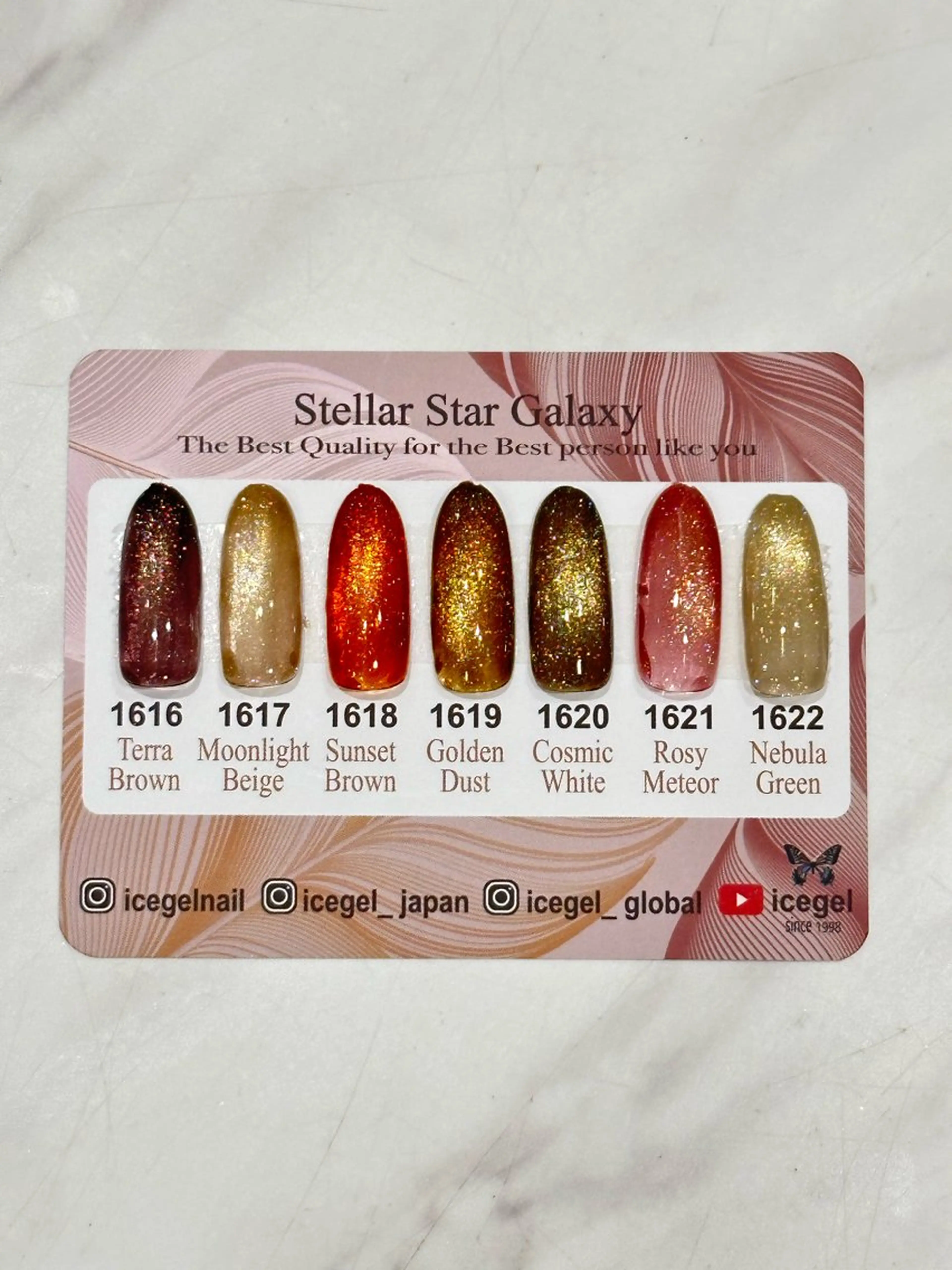 ネイル キラキラネイル マグネットネイル 冬ネイル クリスマス Nail Salon Miranda所属・Nail Salon Mirandaのネイルデザイン