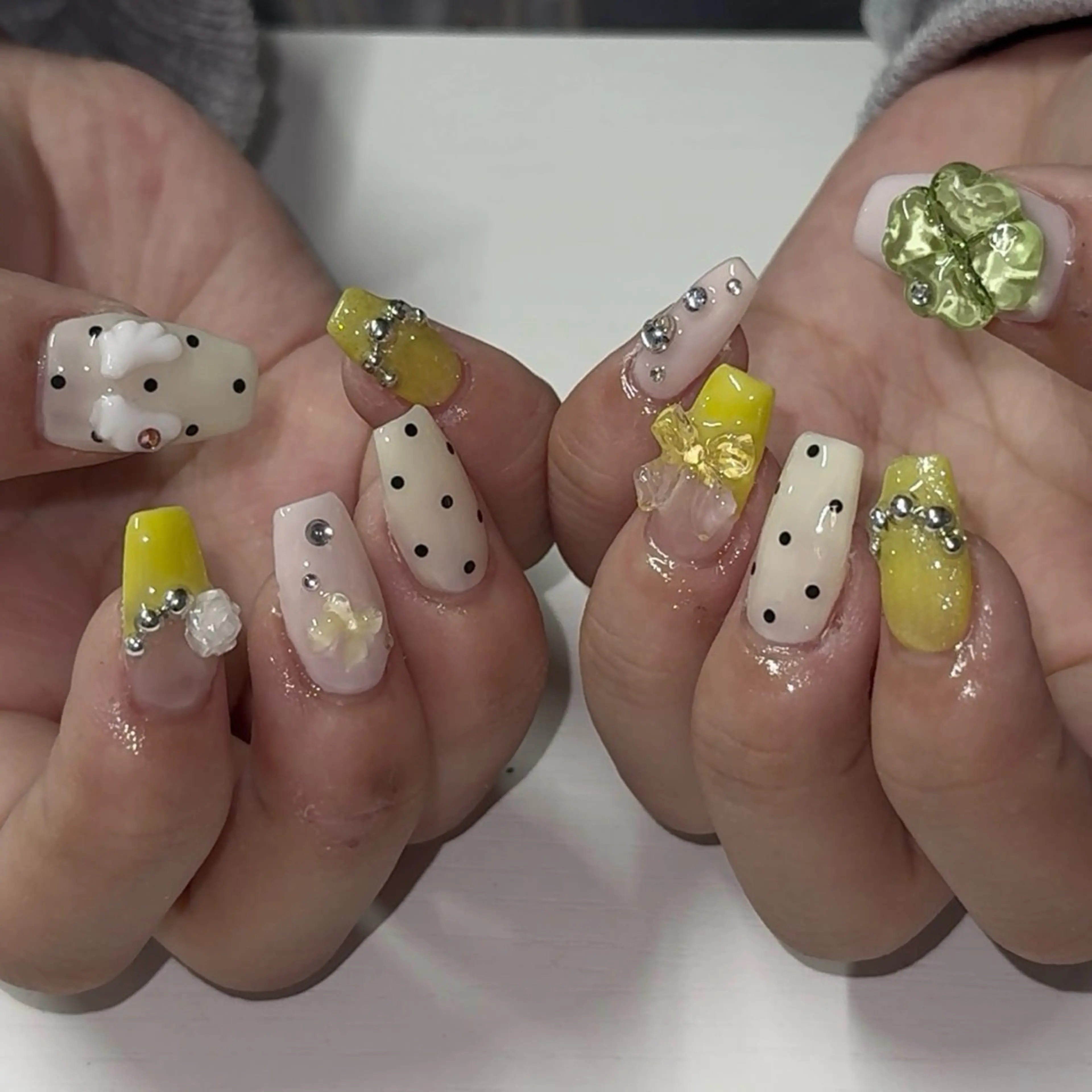 ネイル ドット ハンドネイル Sarina ⋆⭒˚のネイルデザイン
